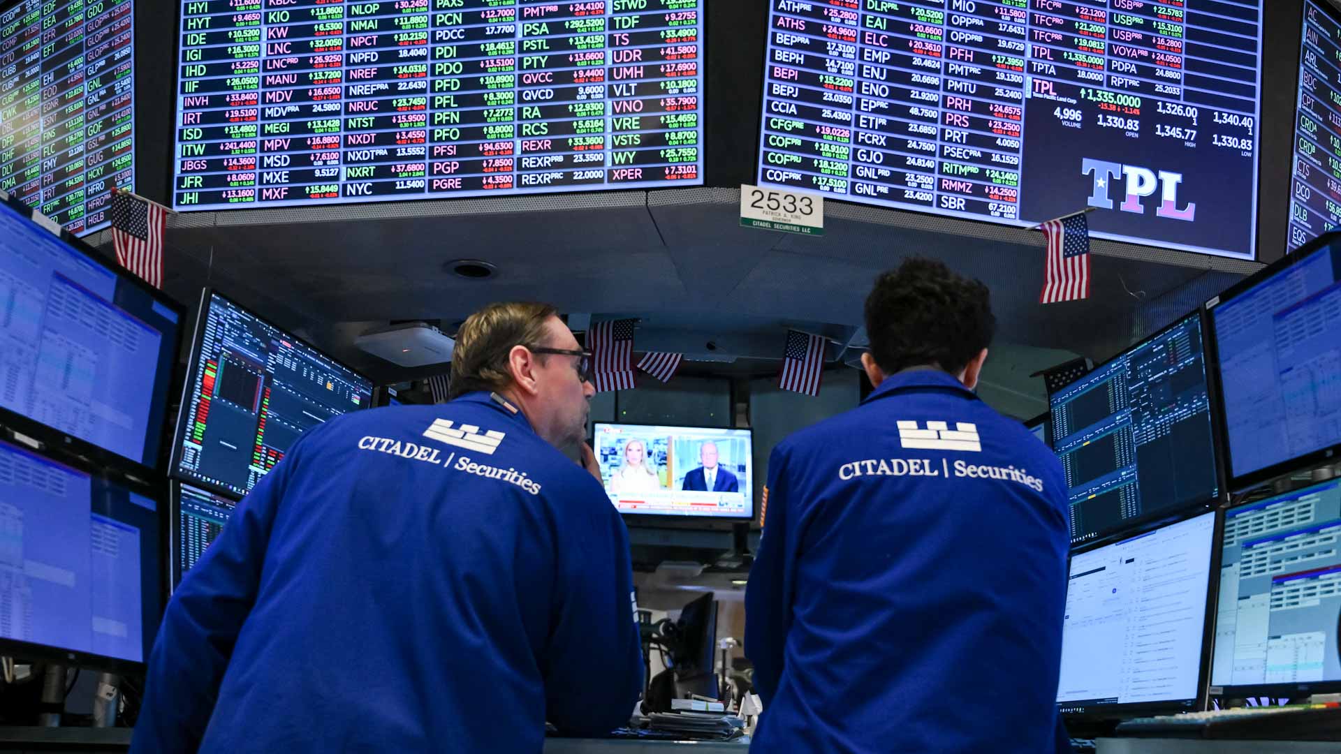 US stocks finish higher, extending rally 