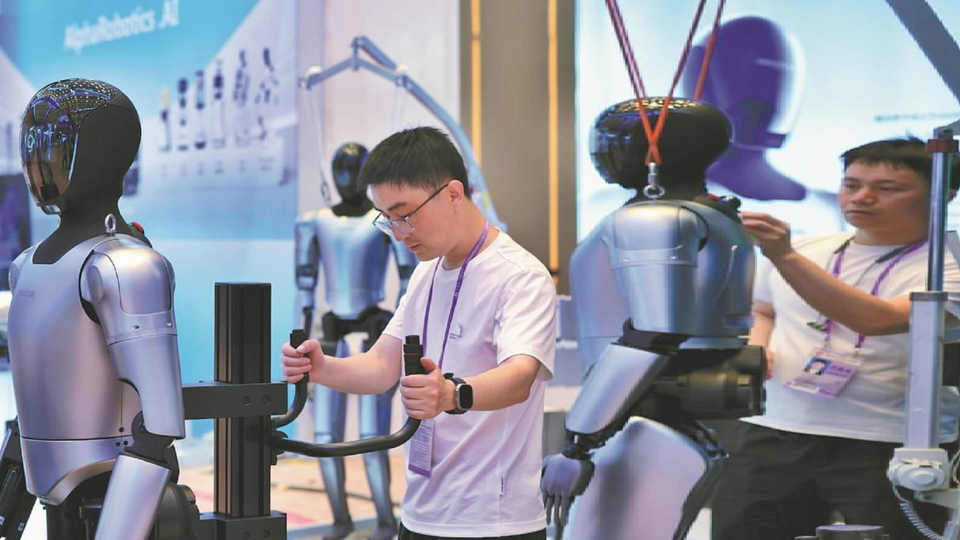 الصين تهيمن على نصف الإنتاج العالمي من الروبوتات البشرية في 2025 