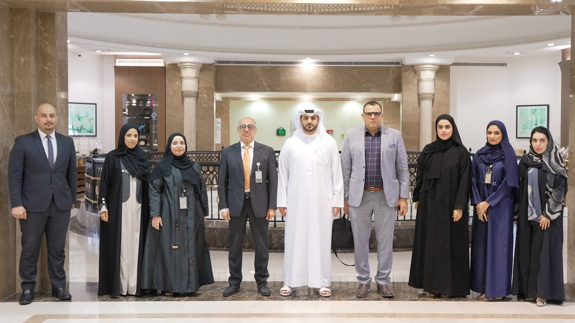 مالية الشارقة تستعرض أفضل ممارسات تعزيز الأداء مع نظيرتها بعجمان 