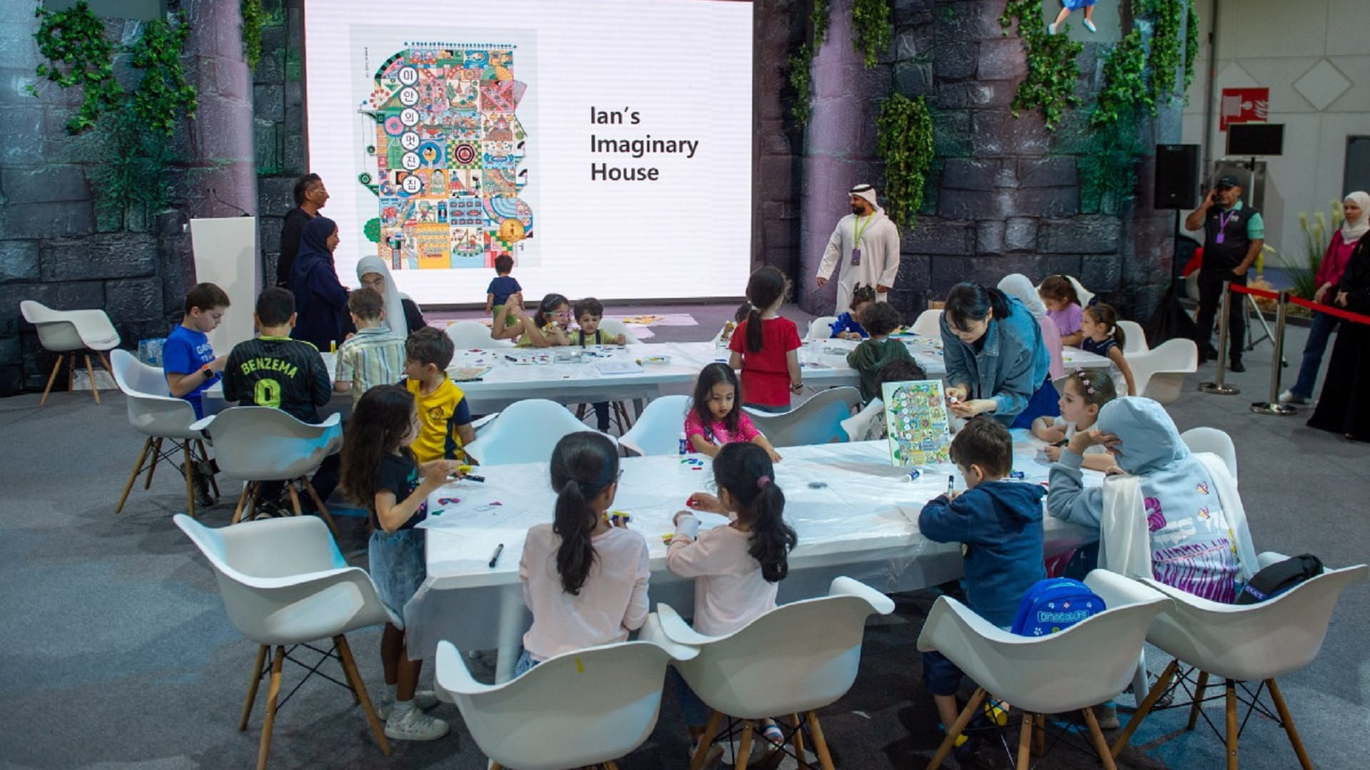 الأطفال يصممون منازلهم على الطريقة الكورية في "الشارقة القرائي" 