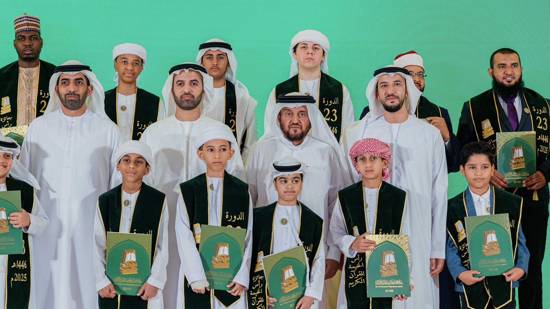 محمد بن سعود يكرّم الفائزين بجائزة رأس الخيمة للقرآن الكريم الـ23 