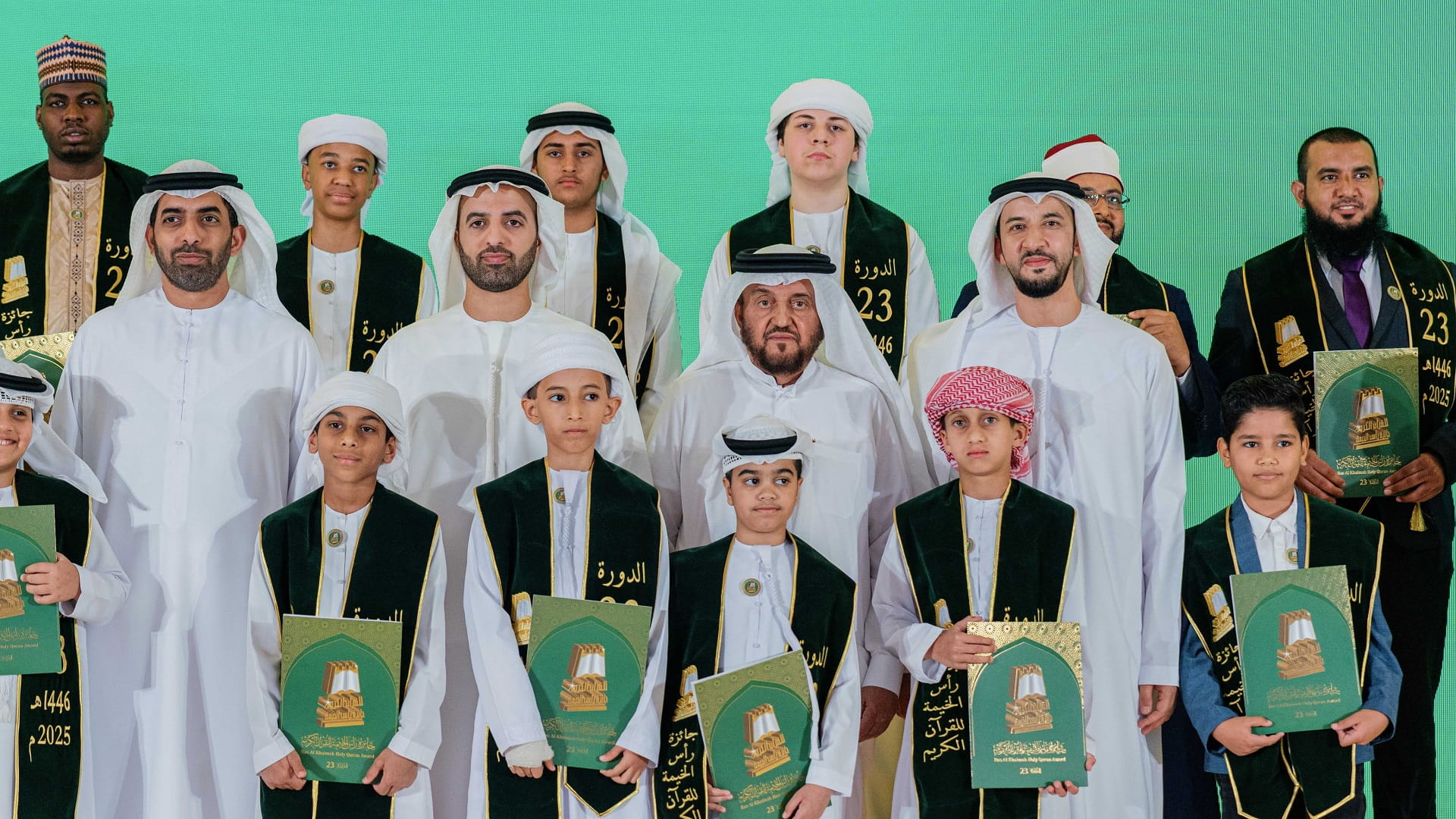 محمد بن سعود يكرّم الفائزين بجائزة رأس الخيمة للقرآن الكريم الـ23 