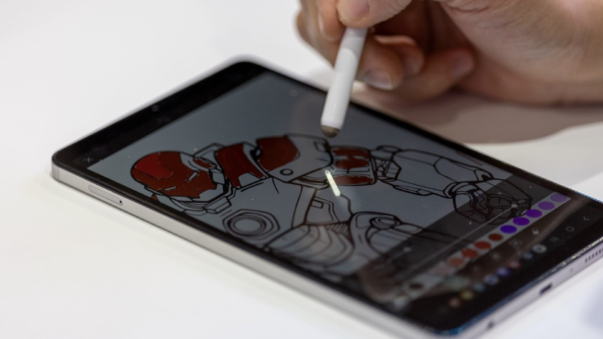 الأطفال يتعلمون ابتكار الحكايات الرقمية في مهرجان الشارقة القرائي 