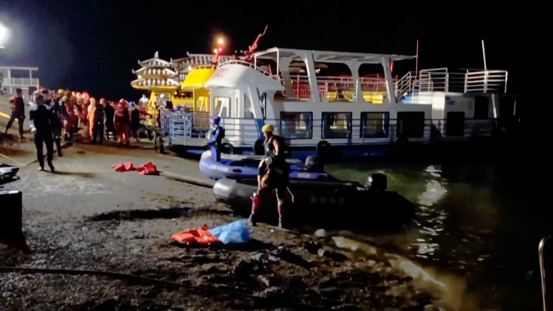 Boats capsize, leaving ten dead and numerous injured in China 