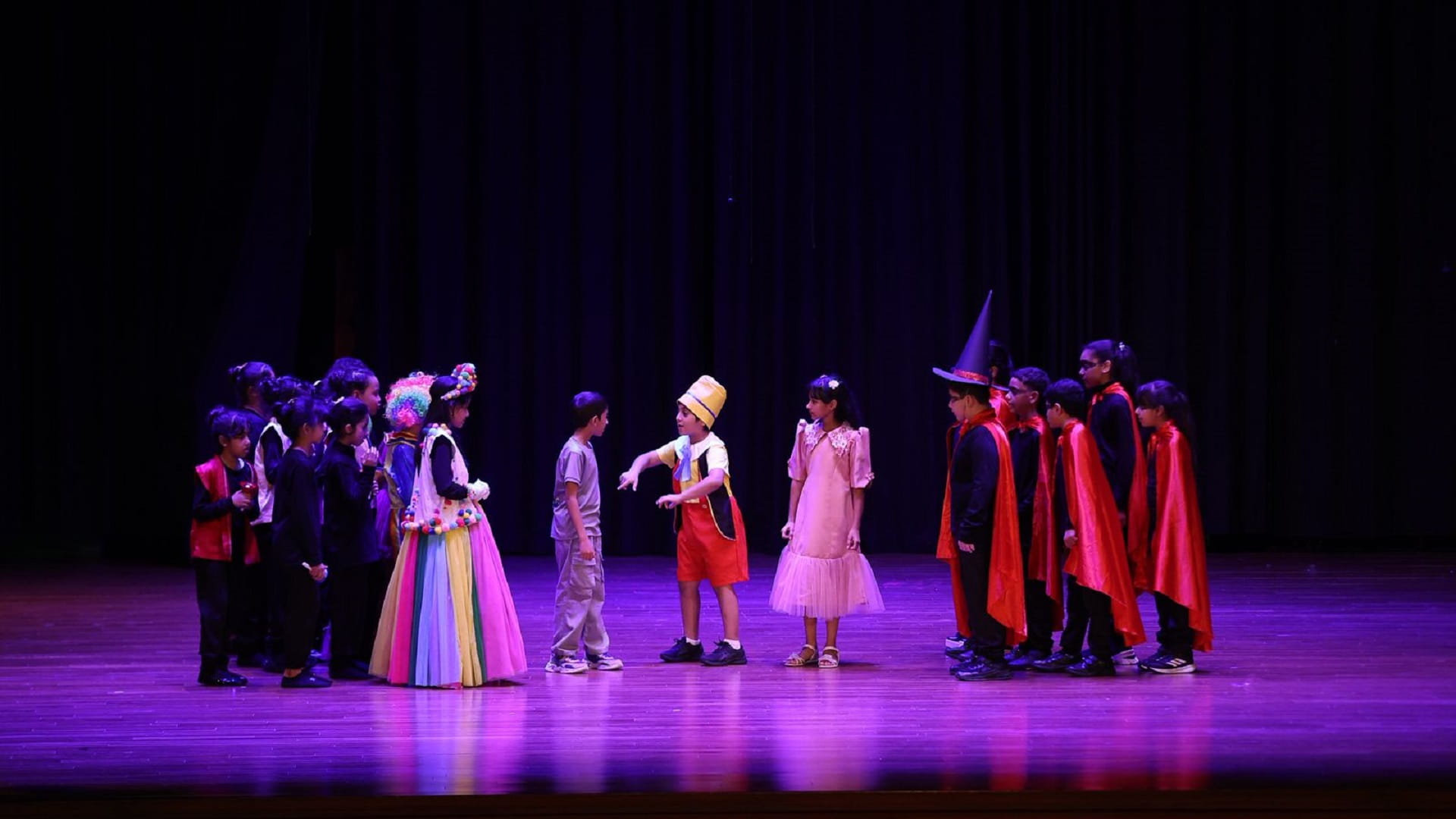 مهرجان الشارقة للمسرح المدرسي الـ12 يطلق مرحلته التمهيدية بخورفكان 