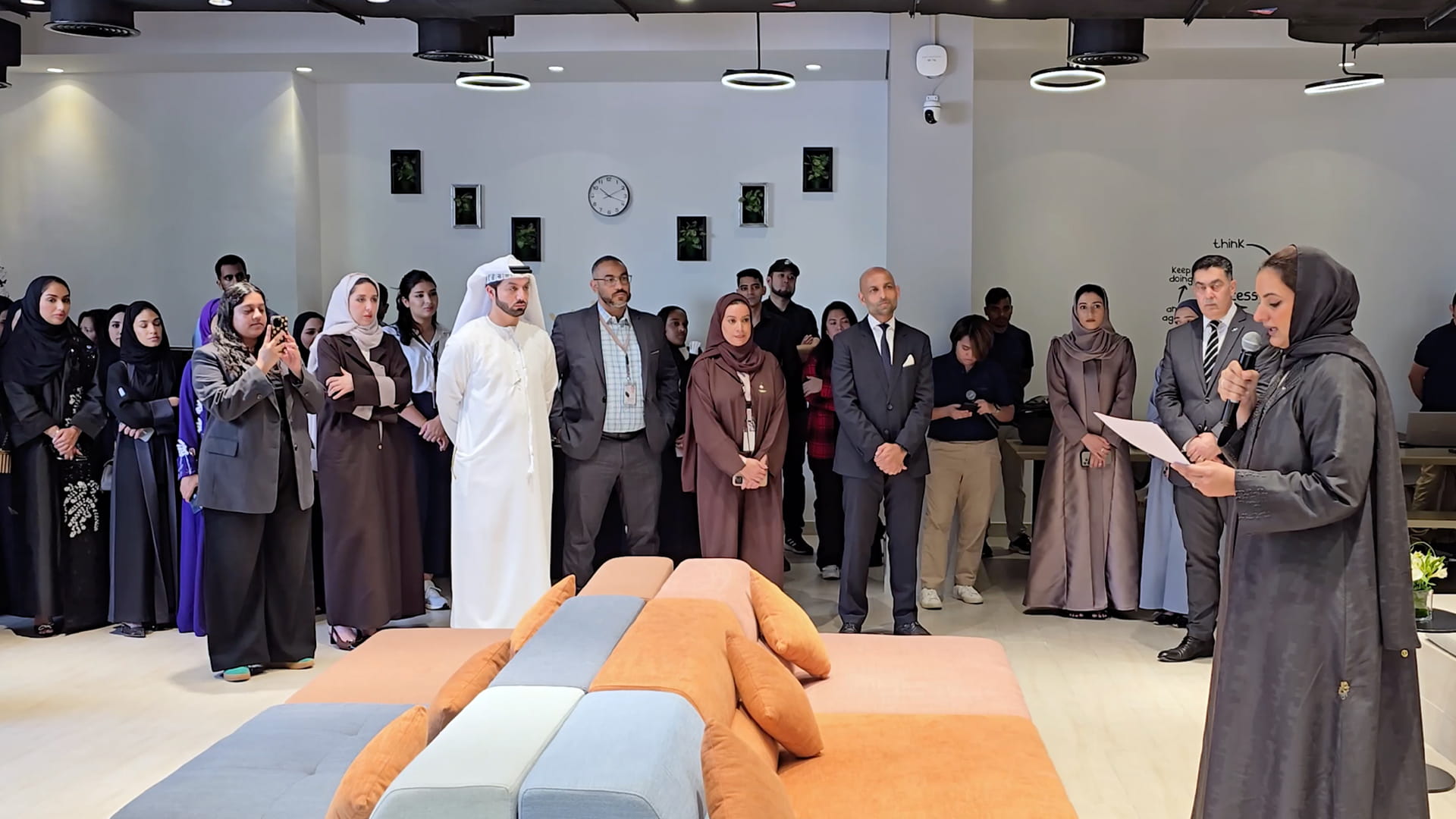 في الشارقة.. مجمع "نست" الطلابي يفتتح مكتبة بيت الحكمة 