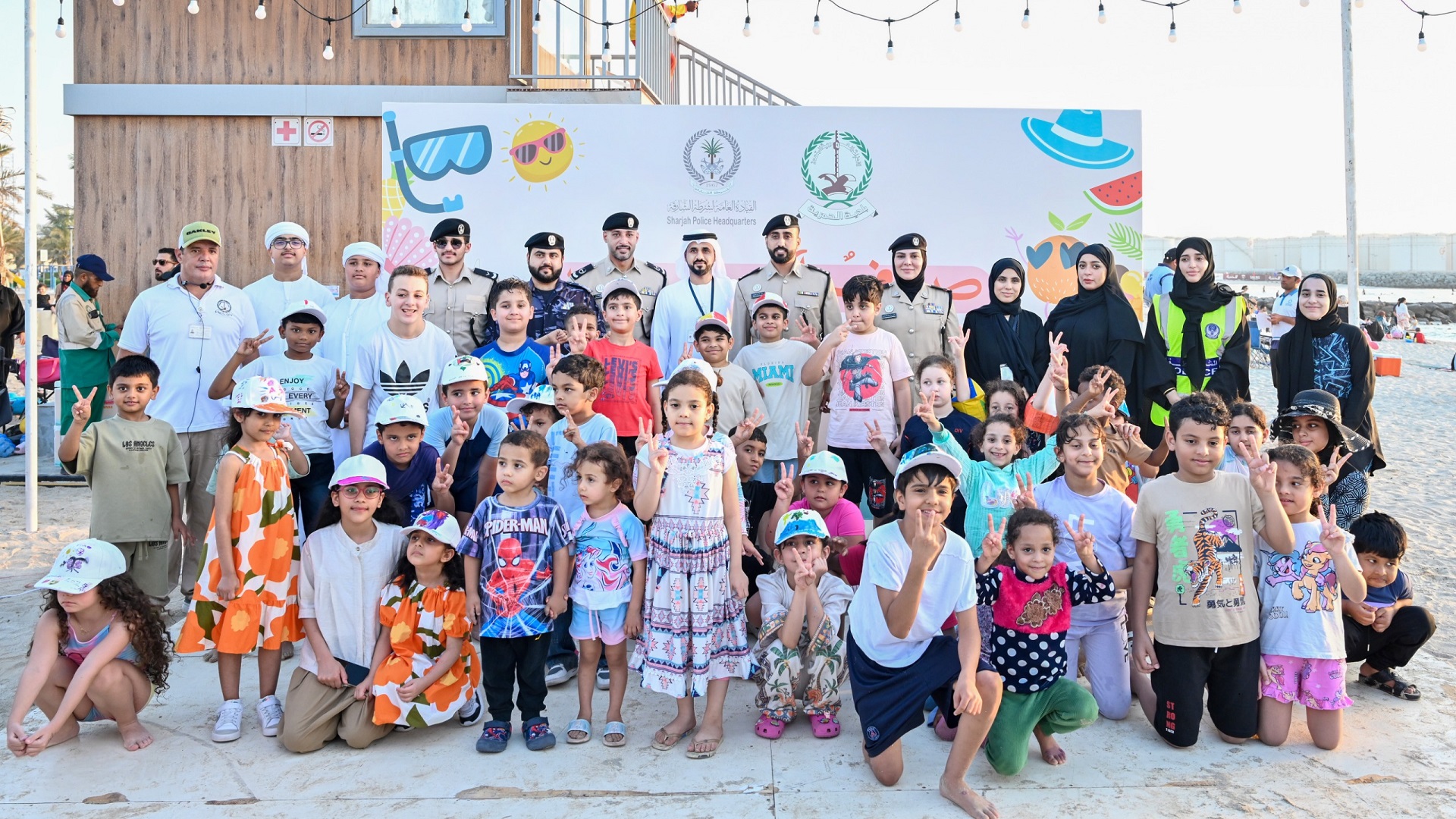 شرطة‎ ‎الشارقة تعزز وعي مرتادي شاطئ وبحر الحمرية بتعليمات السلامة  