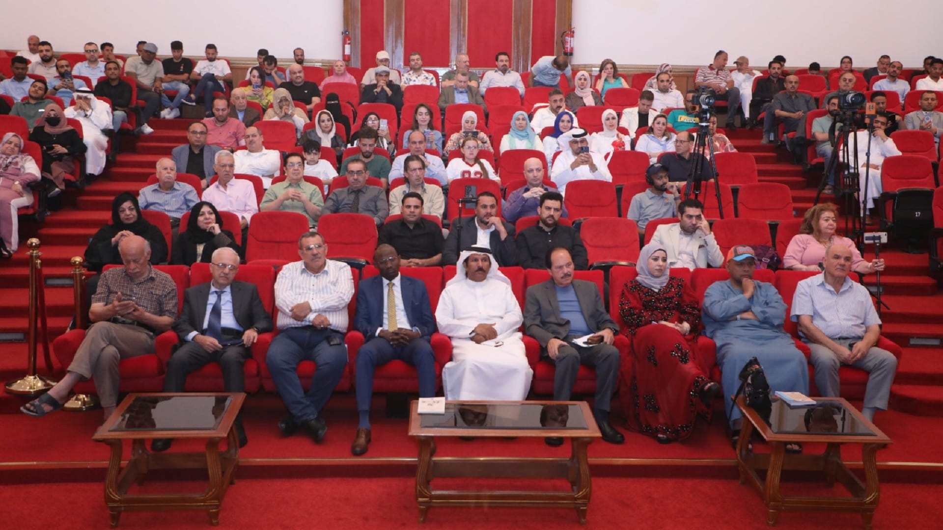 تحولات الشعر وتساؤلات التأويل في بيت الشعر بالشارقة 