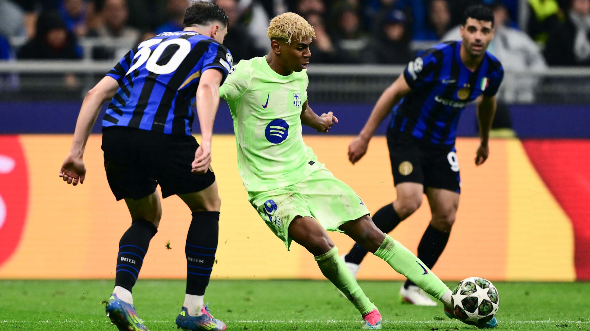 إنتر يتخطى برشلونة ويتأهل لنهائي دوري الأبطال  