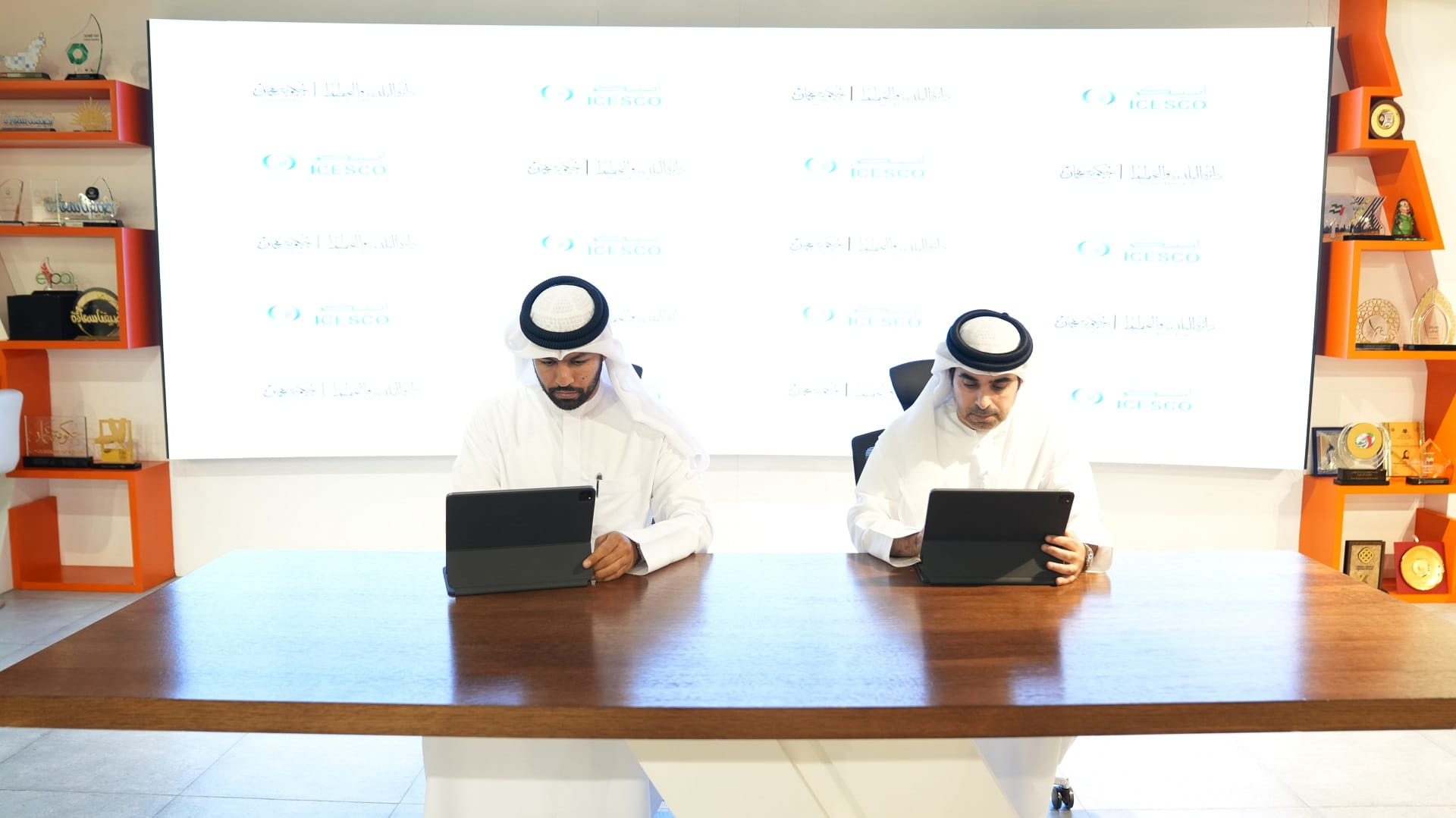 بلدية عجمان و"الإيسيسكو" توقعان مذكرة تفاهم لتعزيز الجهود التنموية 