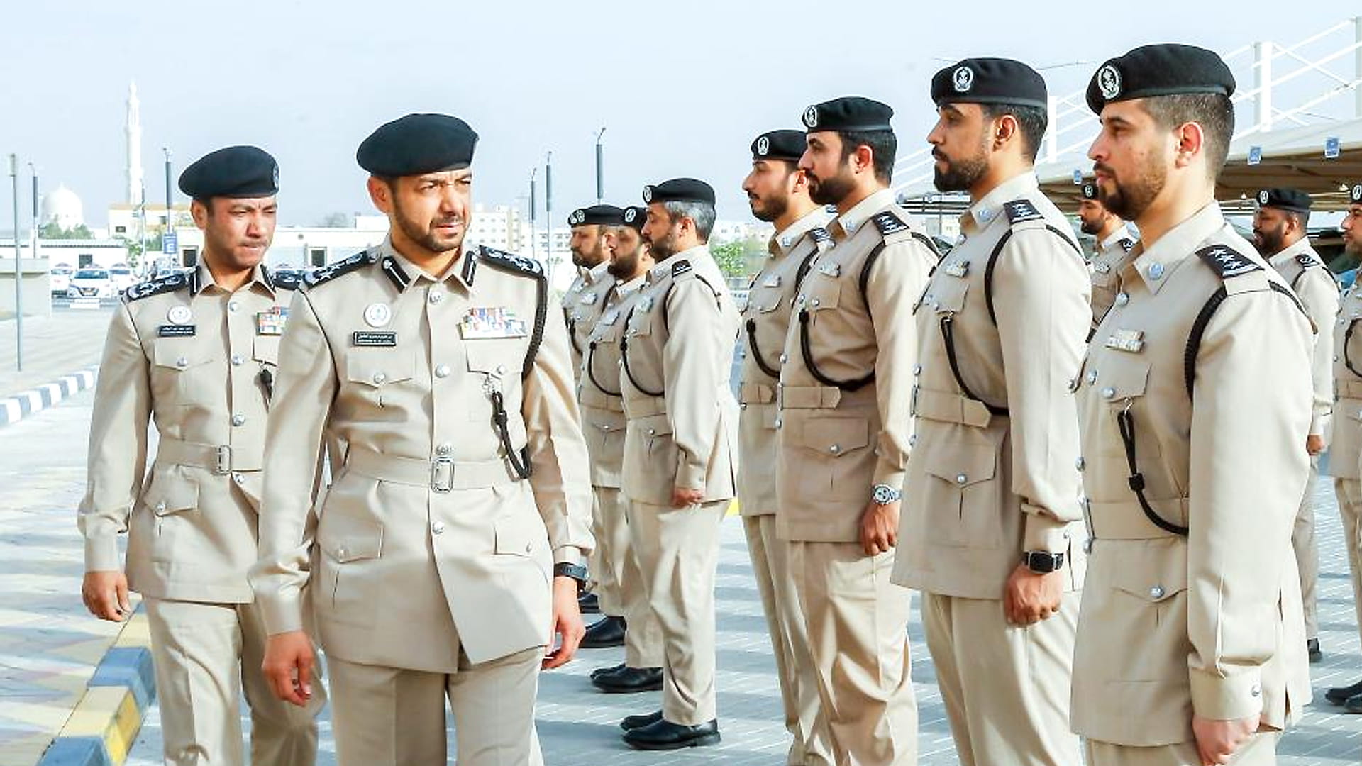 مدير عام مراكز الشرطة الشاملة يطلع على خطط شرطة المنطقة الوسطى 