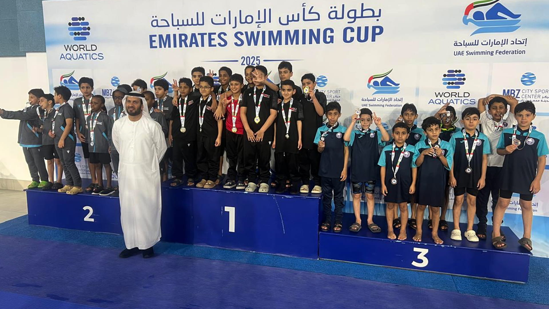 سباحو نادي الذيد يواصلون التألق في كأس الإمارات للسباحة 