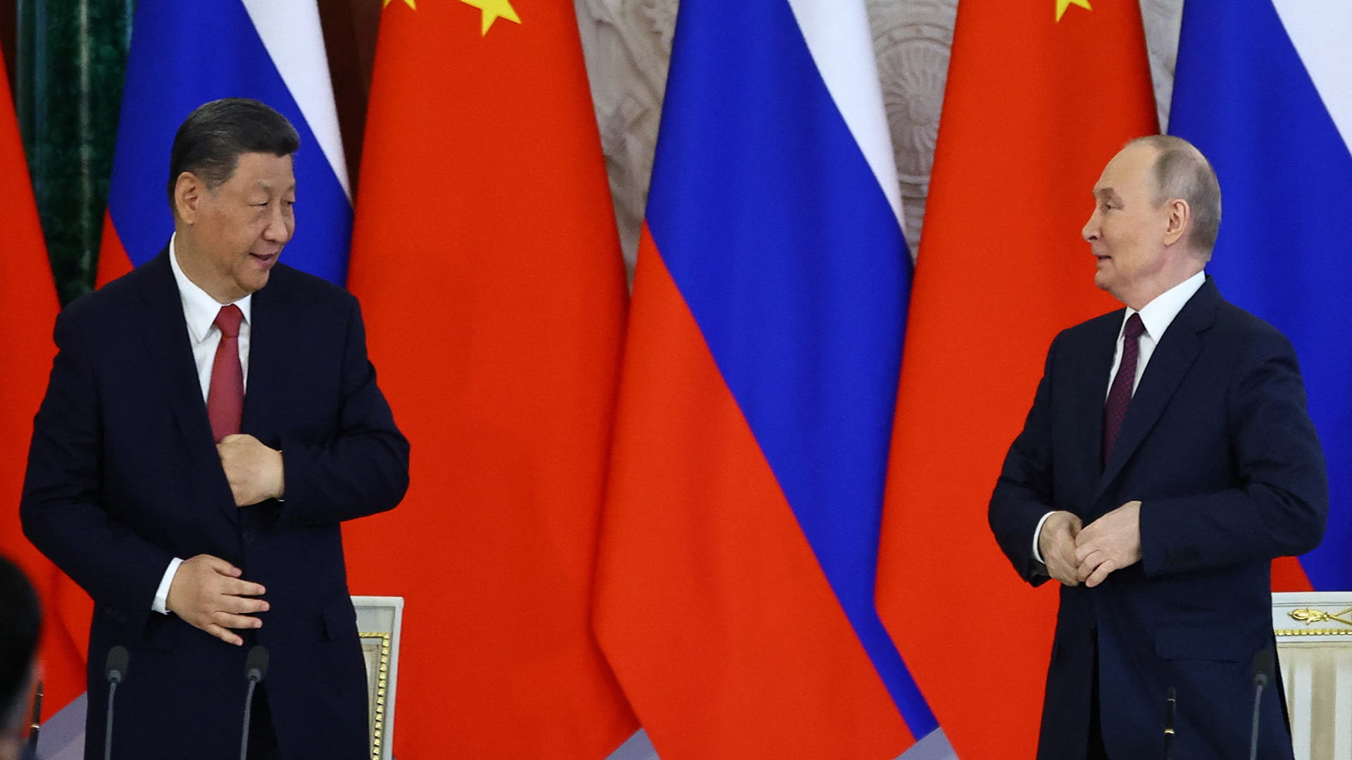 صورة بعنوان: بوتين وشي يوقعان اتفاقاً لتعزيز الشراكة الاستراتيجية الشاملة 