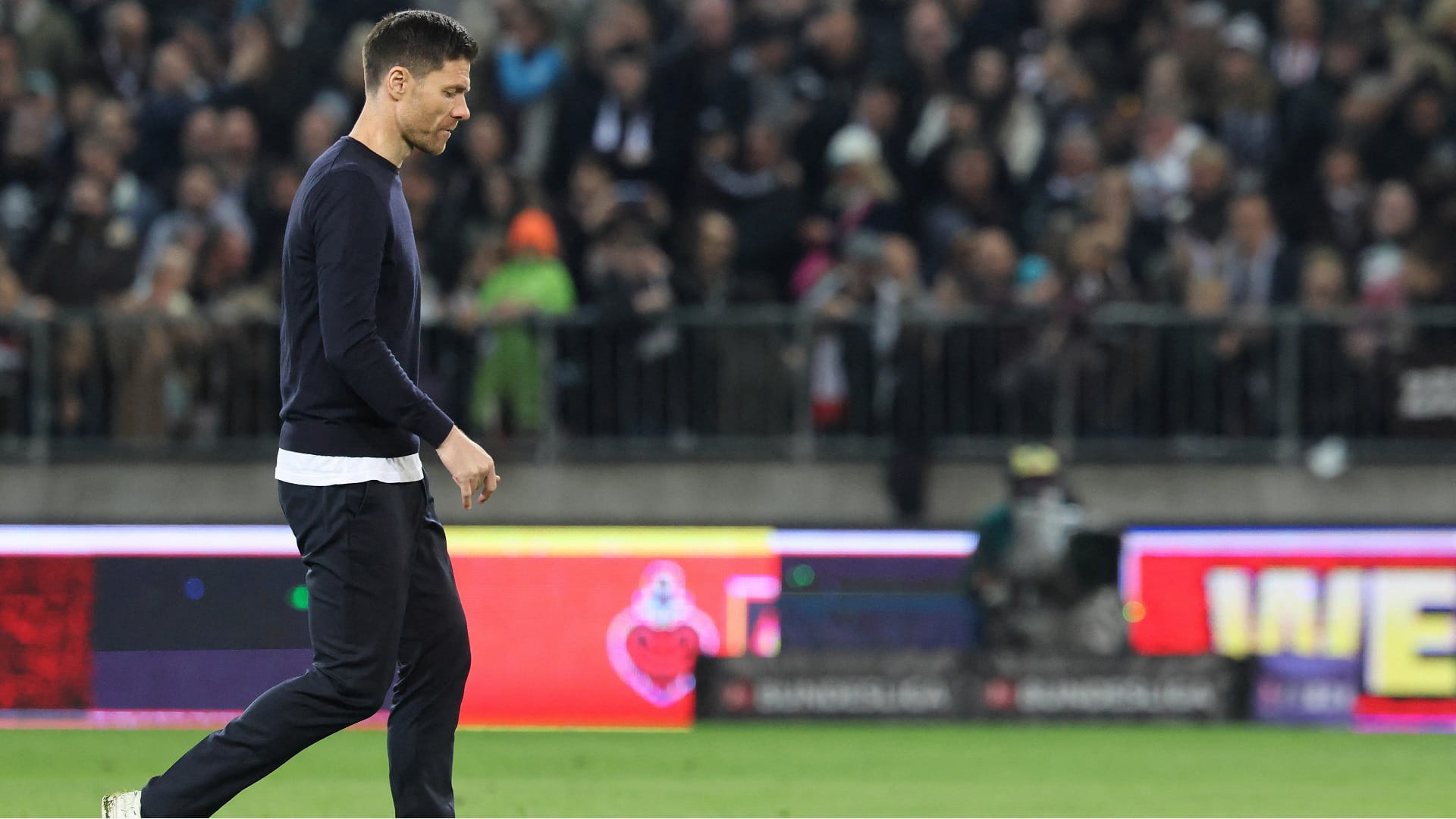 الإسباني ألونسو يعلن رحيله عن باير ليفركوزن نهاية الموسم  