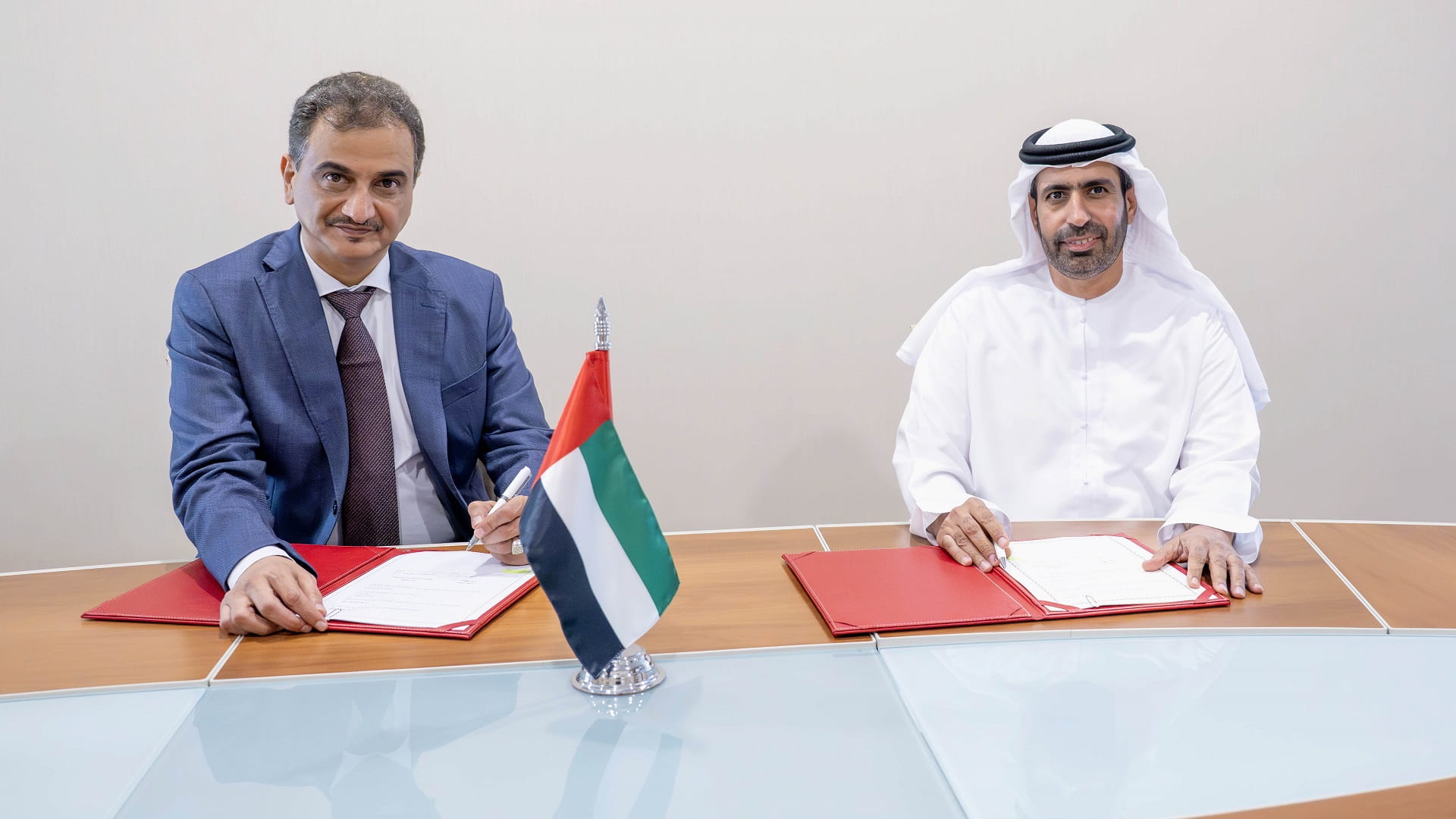 وكالة الإمارات للمساعدات الدولية توقع مذكرة لبناء مستشفى في عدن 