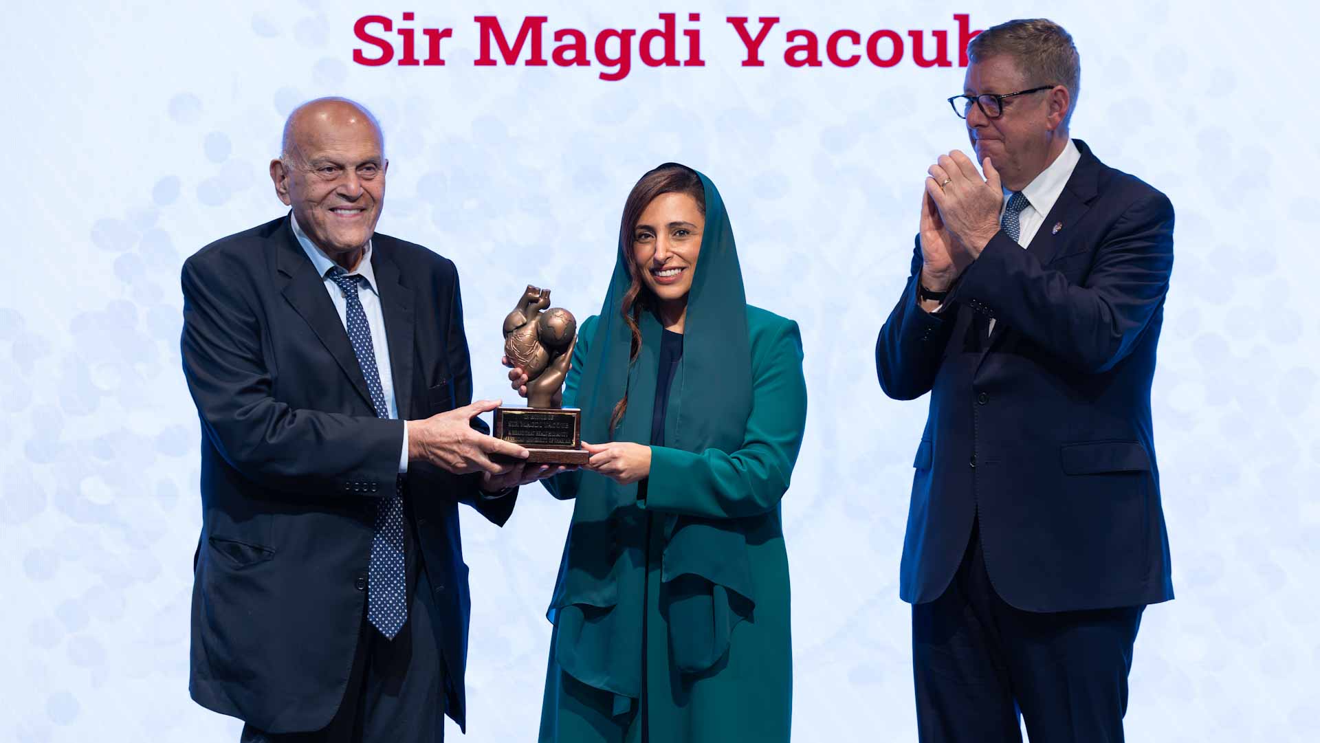 أميركية الشارقة تكرم المساهمين في تشكيل مستقبل التعليم وتعزيز أثره 