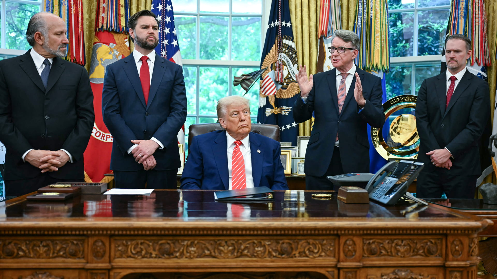 في اختراق لحرب الرسوم..ترامب يعلن عن اتفاق تجاري مذهل مع بريطانيا 