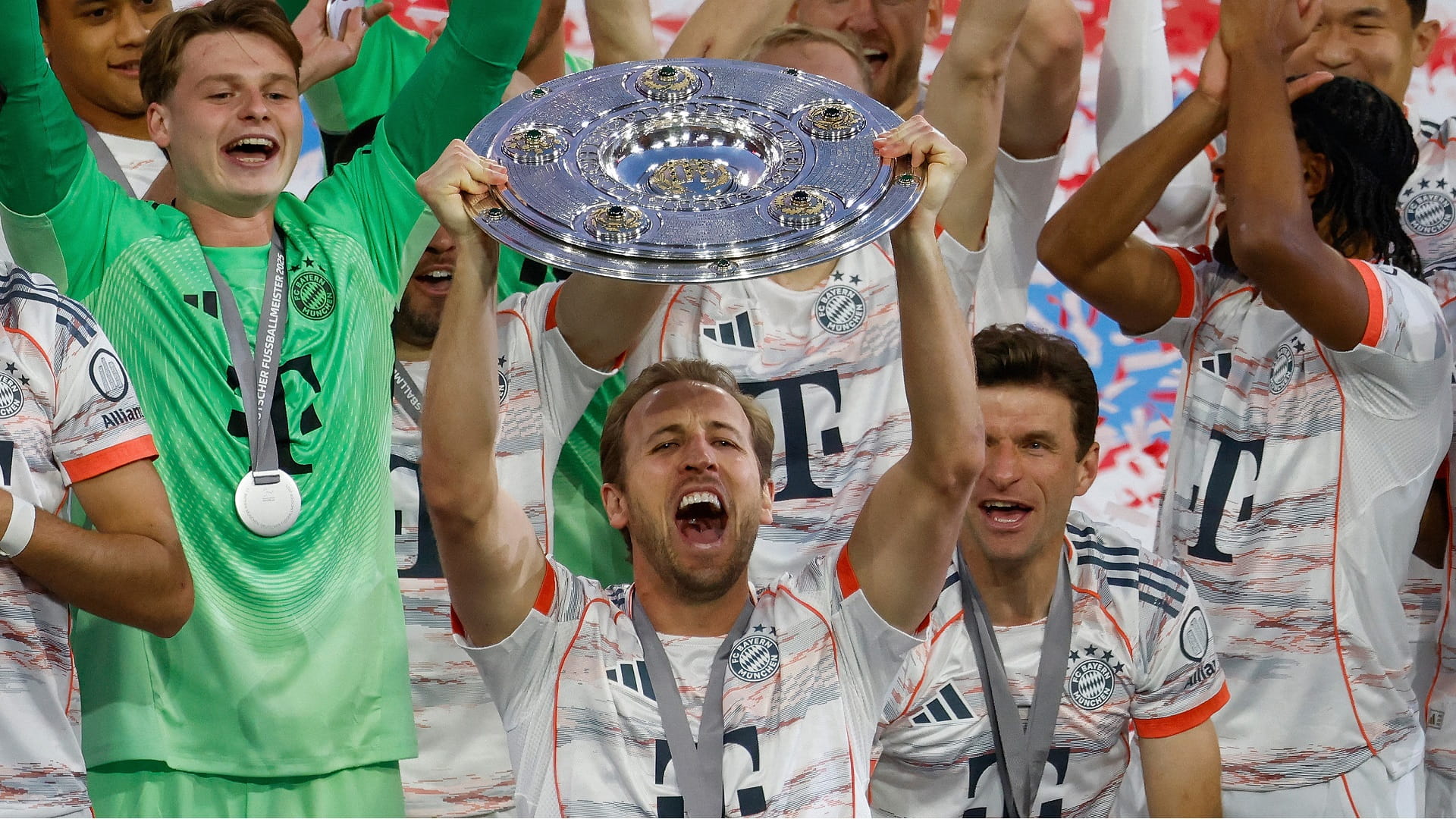 Bayern Munich secures 34th Bundesliga title at home