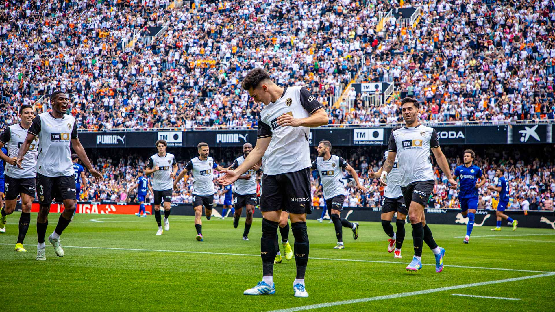 Valencia continues its winning streak in the Spanish League 