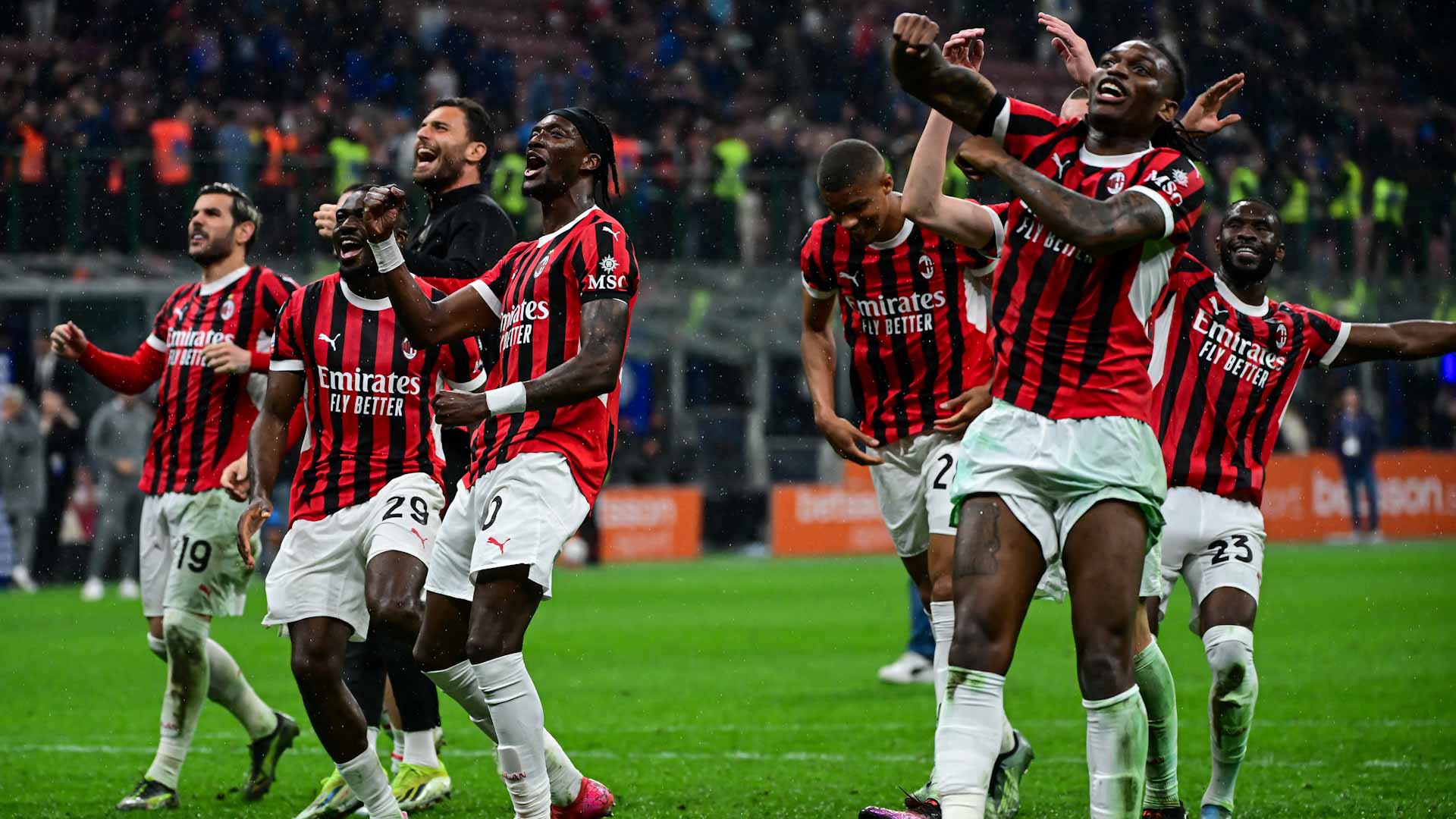   ميلان يقسو على بولونيا في الدوري الإيطالي لكرة القدم 