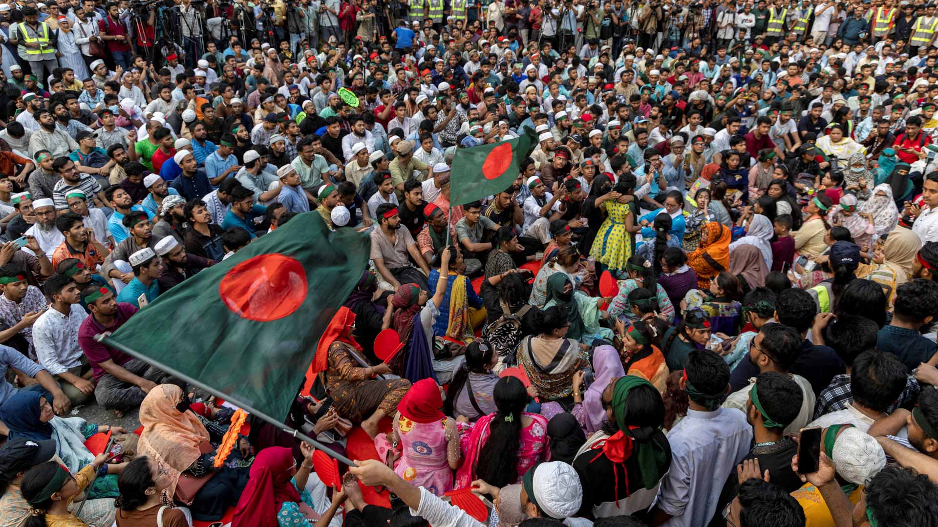 بعد احتجاجات.. بنغلاديش تحظر أنشطة حزب رئيسة الوزراء المقالة حسينة 