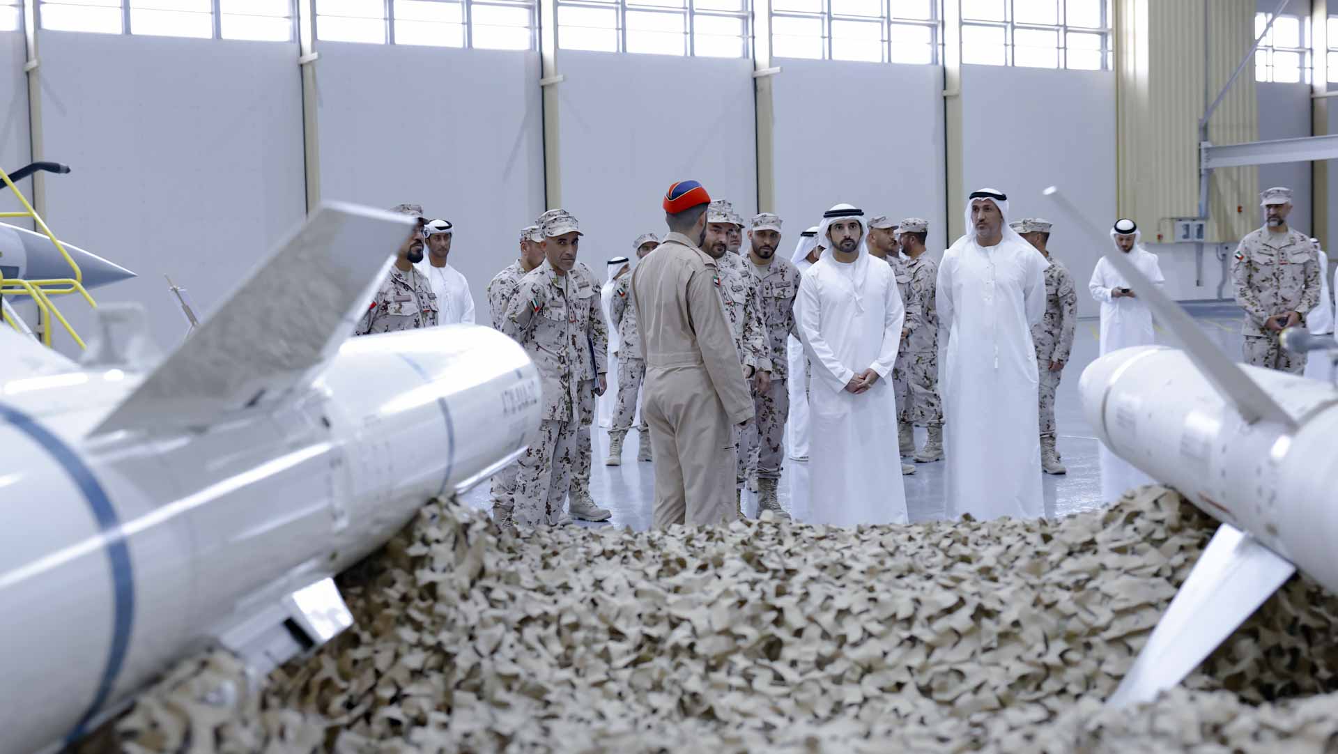 Hamdan bin Mohammed visits Al Dhafra Air Base in Abu Dhabi 