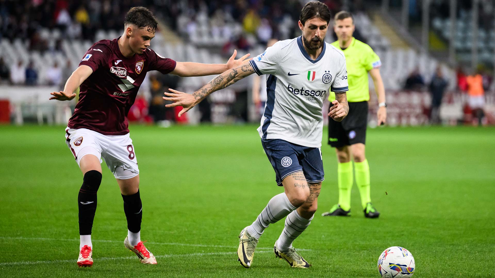 إنتر ميلان يضيق الخناق على المتصدر نابولي في الدوري الإيطالي 