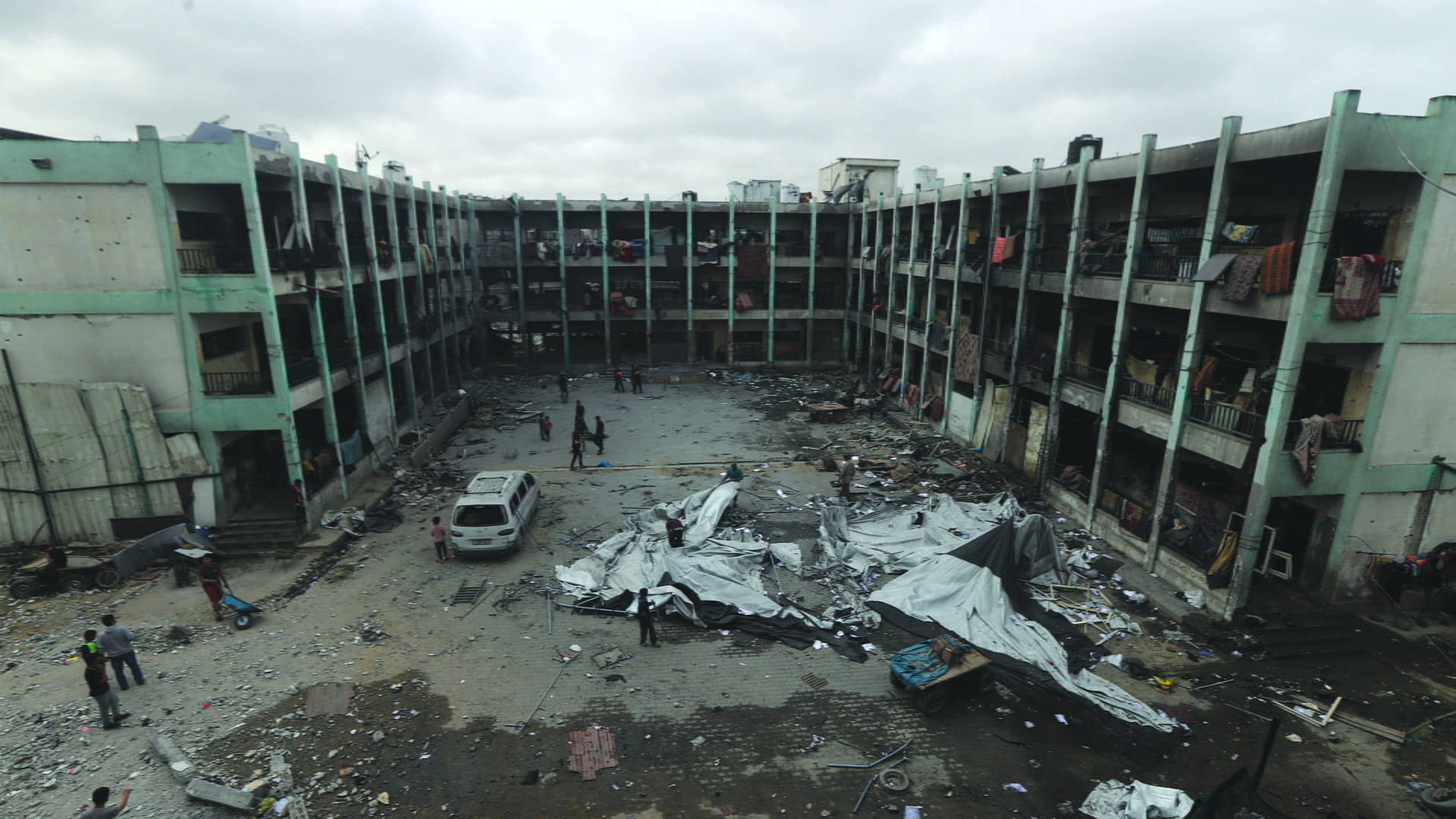 قصف إسرائيلي على مدرسة للنازحين يقتل 10 فلسطينيين في شمال قطاع غزة 