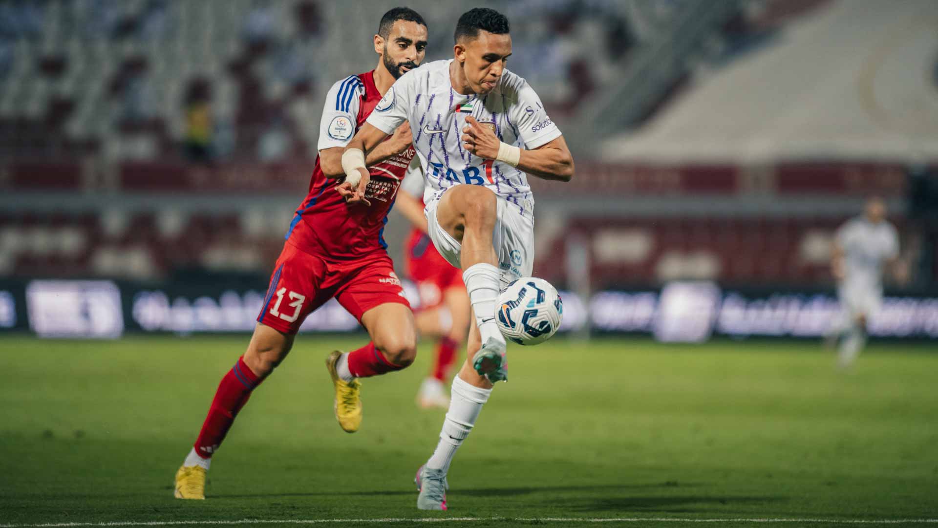 العين يحسم القمة أمام الشارقة في دوري أدنوك للمحترفين 