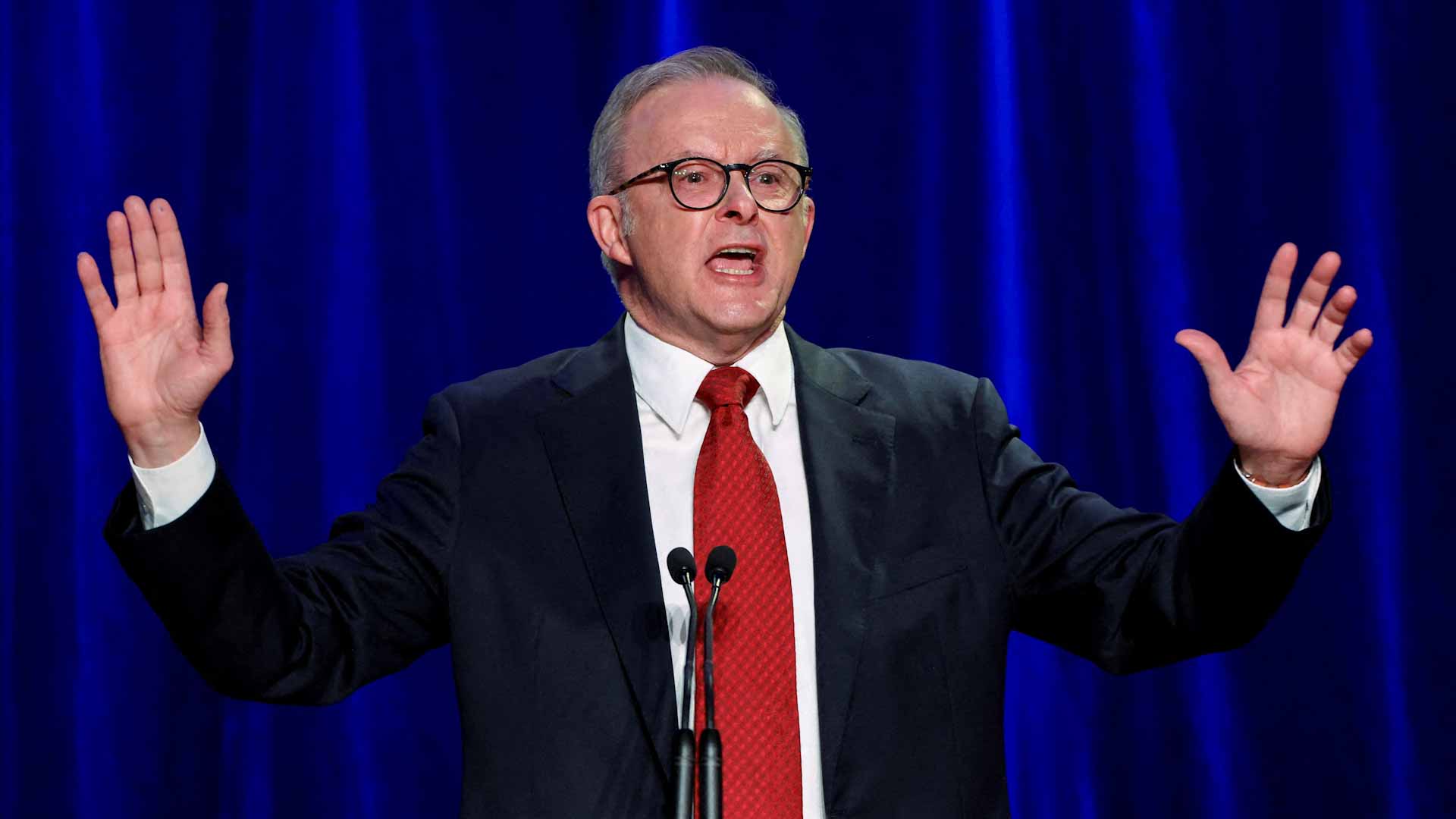  حكومة حزب العمال بقيادة ألبانيزي تؤدي اليمين الدستورية في أستراليا 