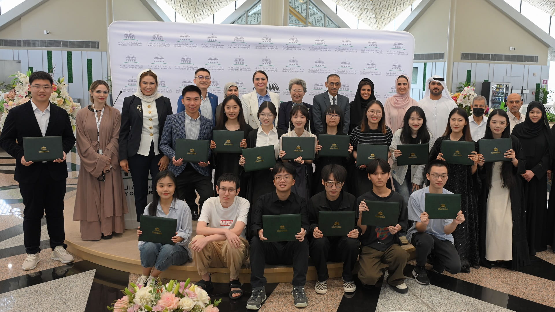 جامعة الشارقة تحتفل بتخريج الدفعة الثالثة من الطلبة الصينيين 