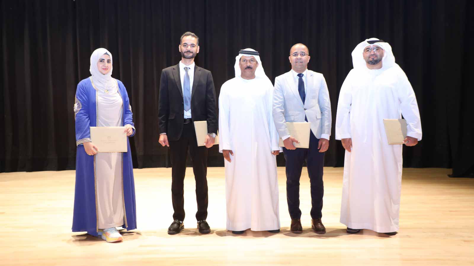 فصول مزهرات بالقصائد تصدح في بيت الشعر بالشارقة 