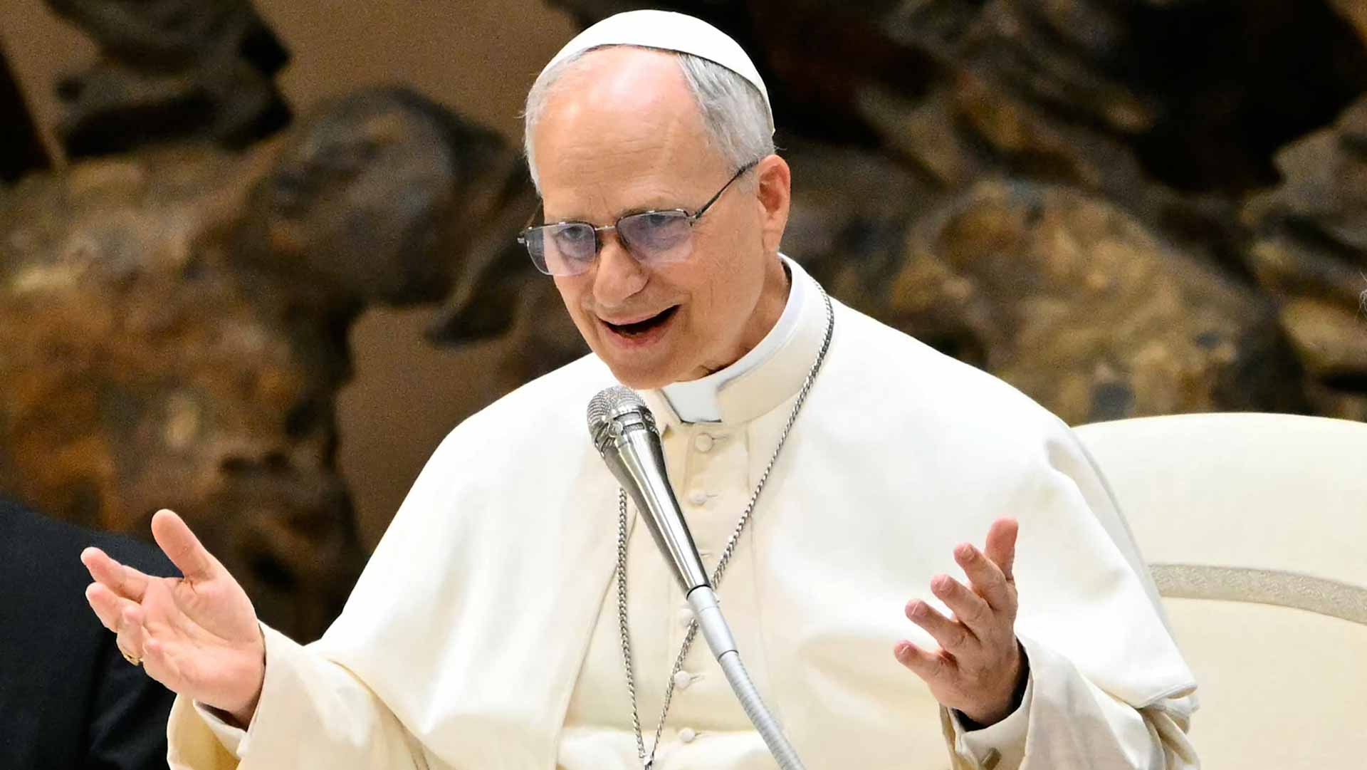 البابا الجديد يدعو مسيحيّي الشرق إلى الصمود والبقاء في أراضيهم 