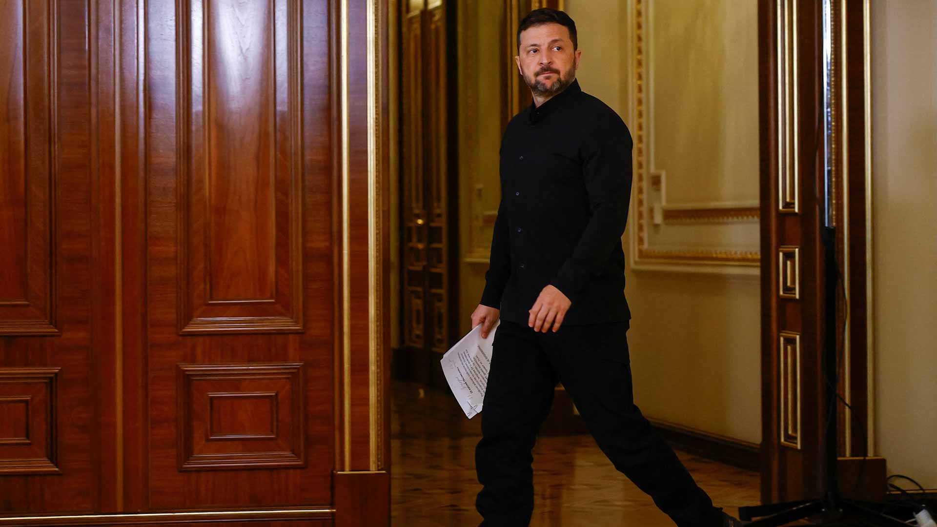 رغم غياب بوتين.. زيلينسكي يصل إلى تركيا لإجراء محادثات مع أردوغان 