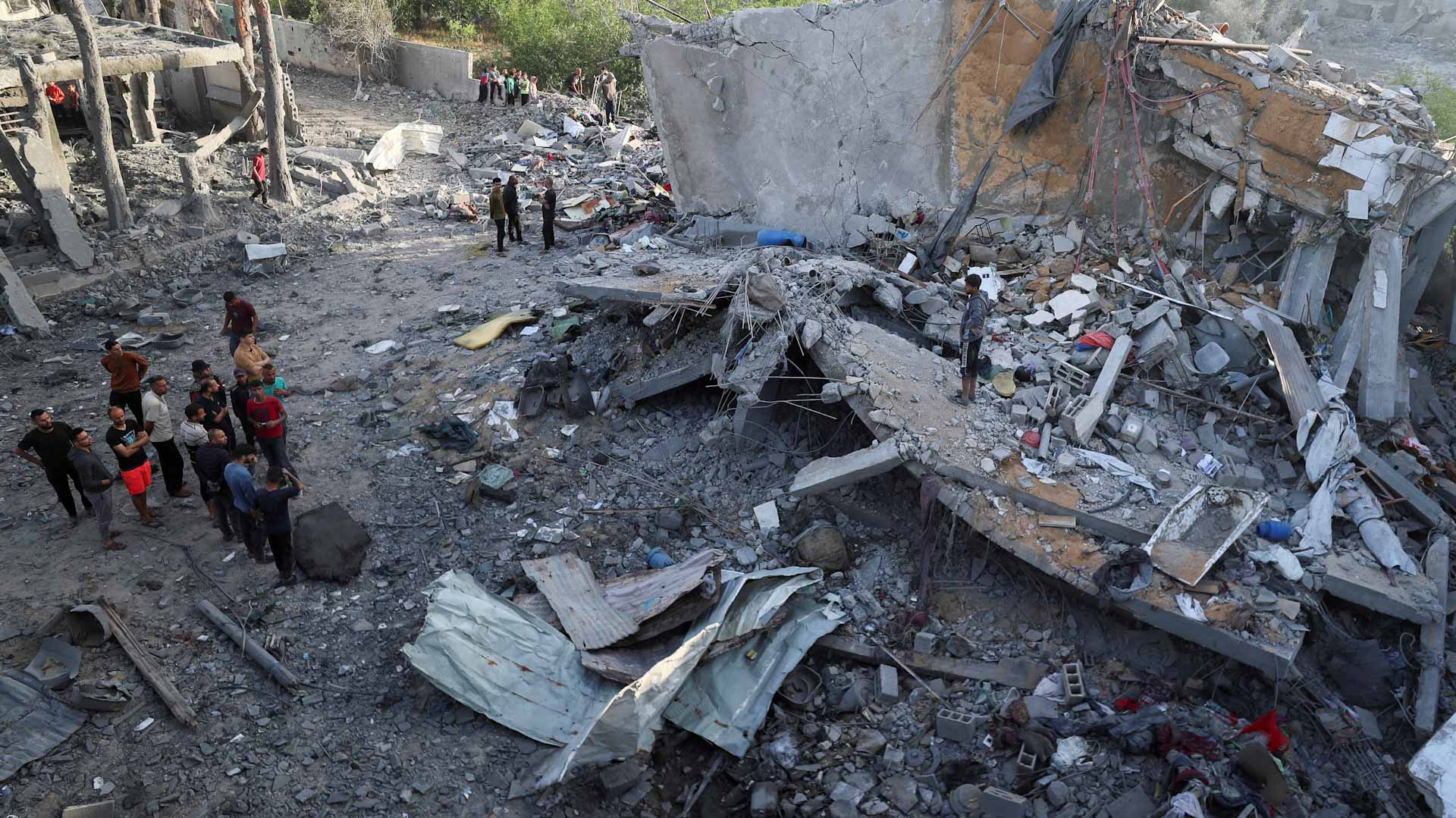 تزامناً مع جولة ترامب للخليج.. قصف إسرائيلي على غزة يخلف 80 شهيداً 