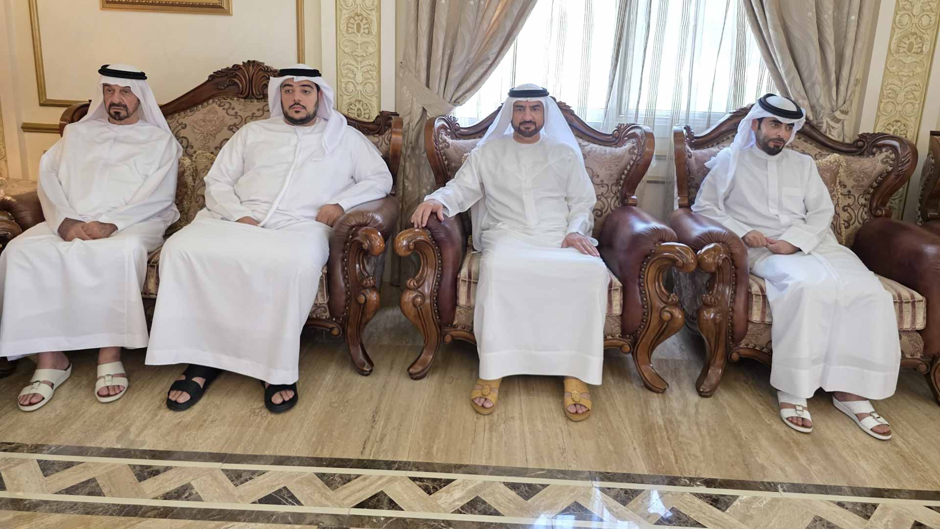 عبد الله بن سالم يقدم واجب العزاء في وفاة حسن أحمد عبد الله الخيال 