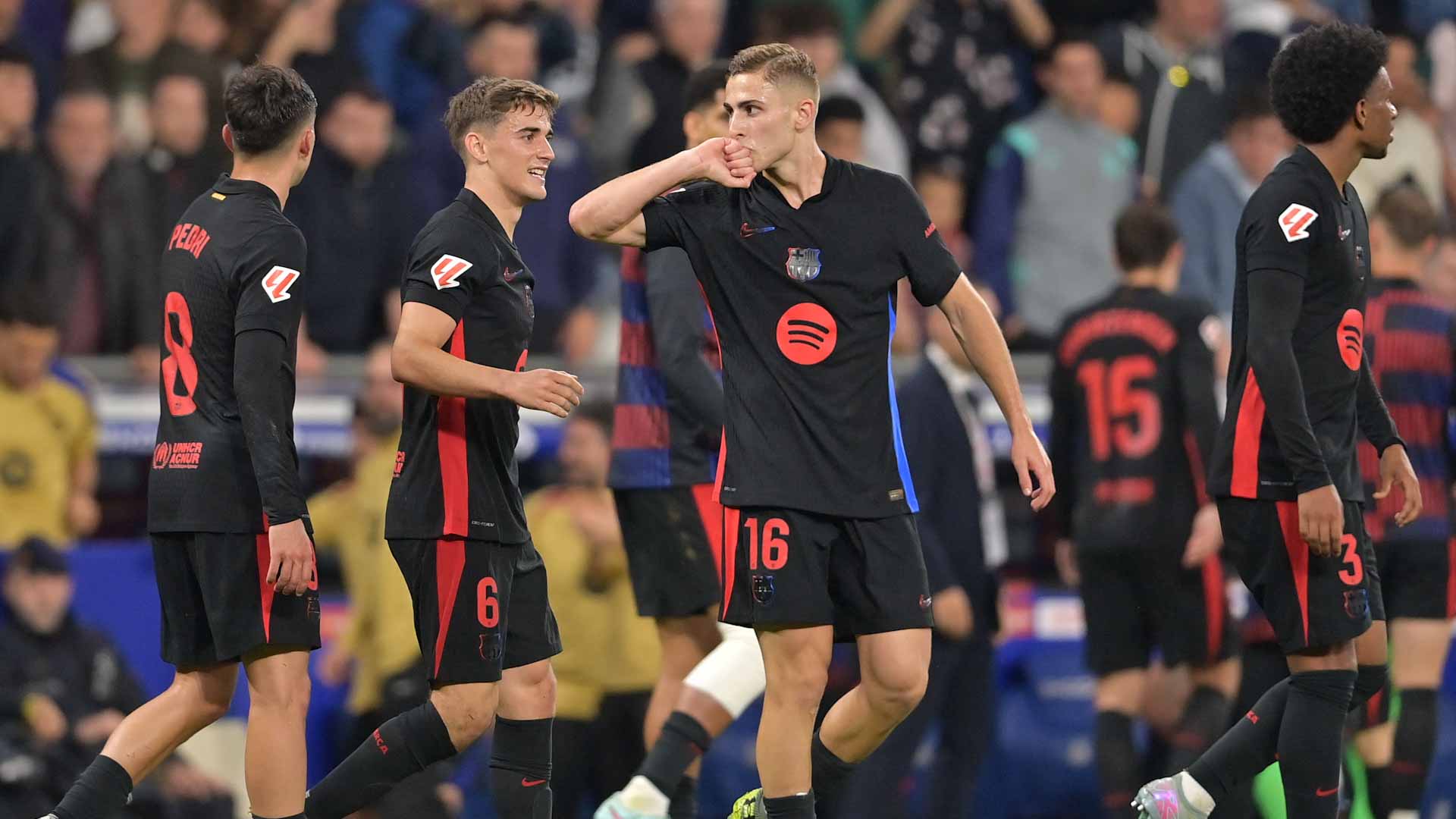 برشلونة يتوج بلقب الدوري الإسباني للمرة الـ28 