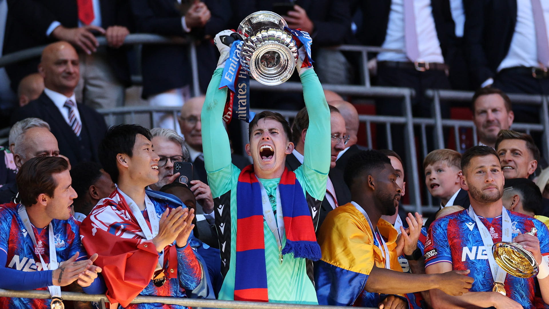 كريستال بالاس يتوّج بلقب كأس إنجلترا لكرة القدم 