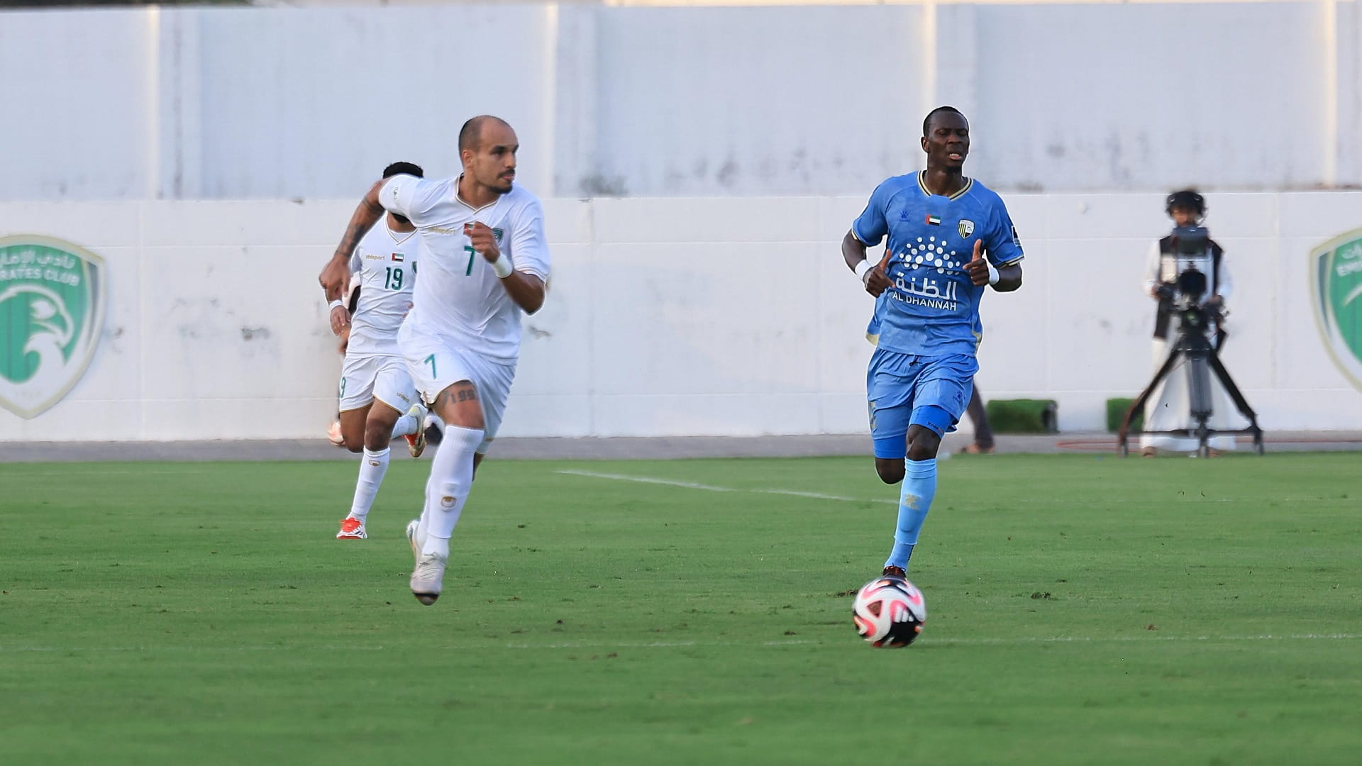 فريقا دبا والظفرة يصعدان إلى دوري الأضواء لكرة القدم 