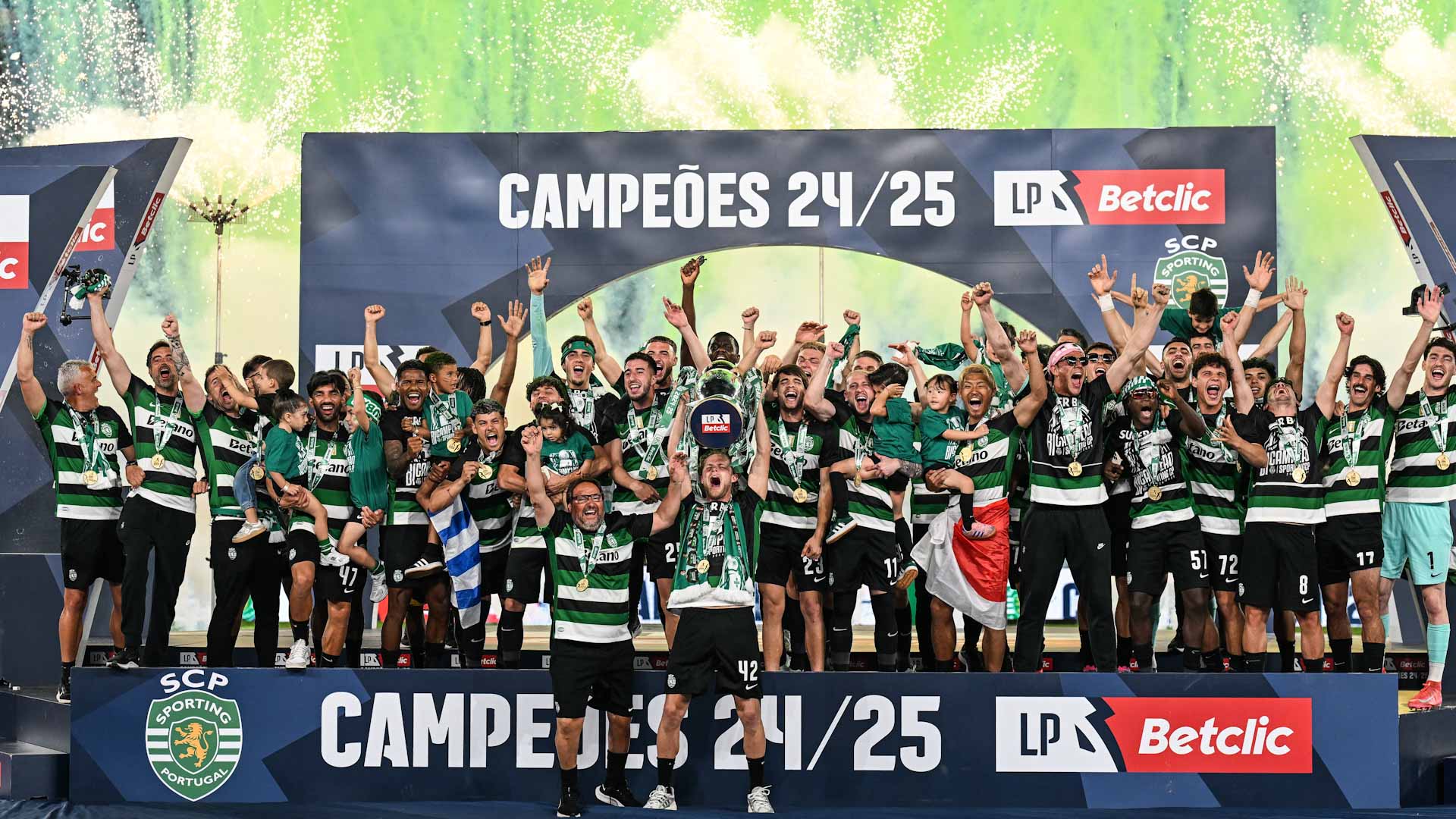 سبورتينغ يتوج بلقب الدوري البرتغالي لكرة القدم 