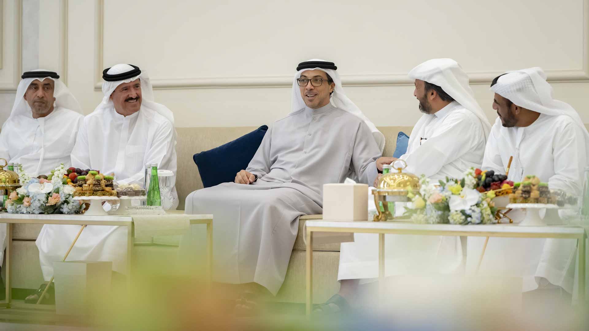 Mansour bin Zayed attends luncheon hosted by Sultan bin Hamdan 