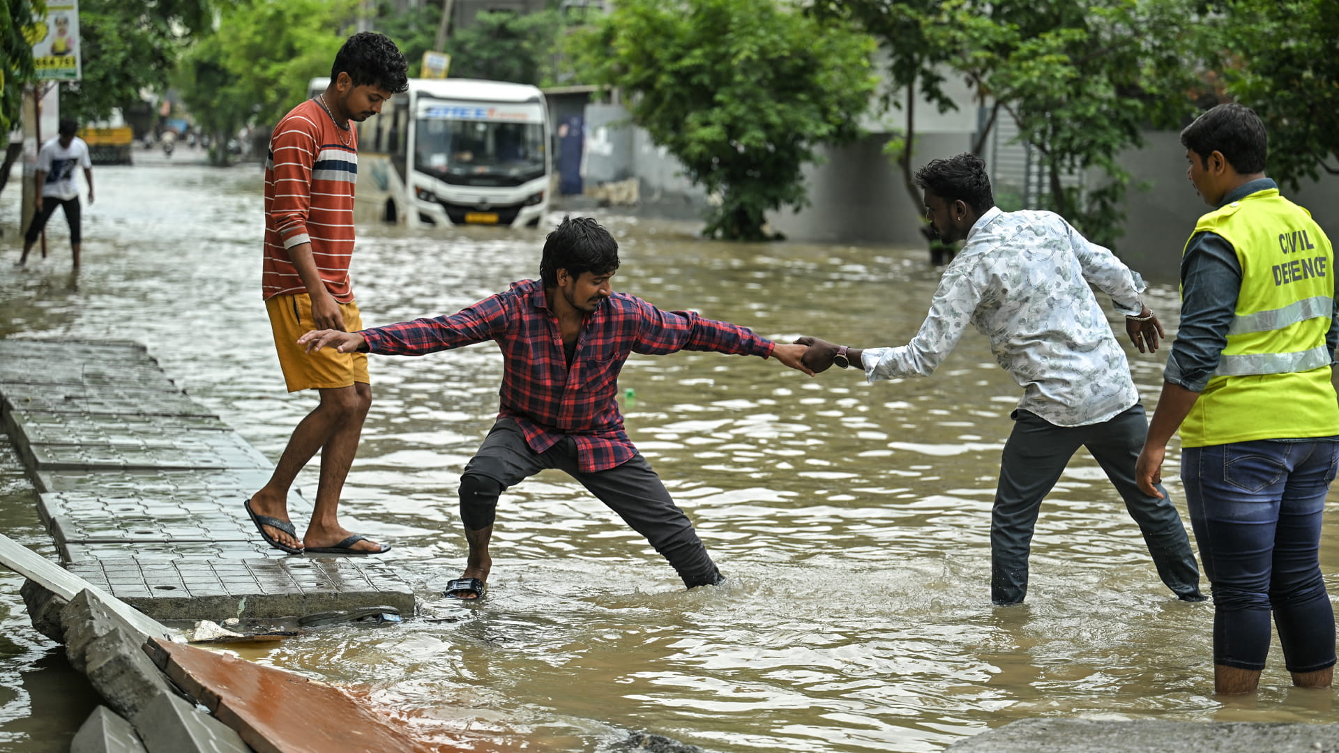  الأمطار الغزيرة تغرق عاصمة التكنولوجيا الهندية بنغالورو 