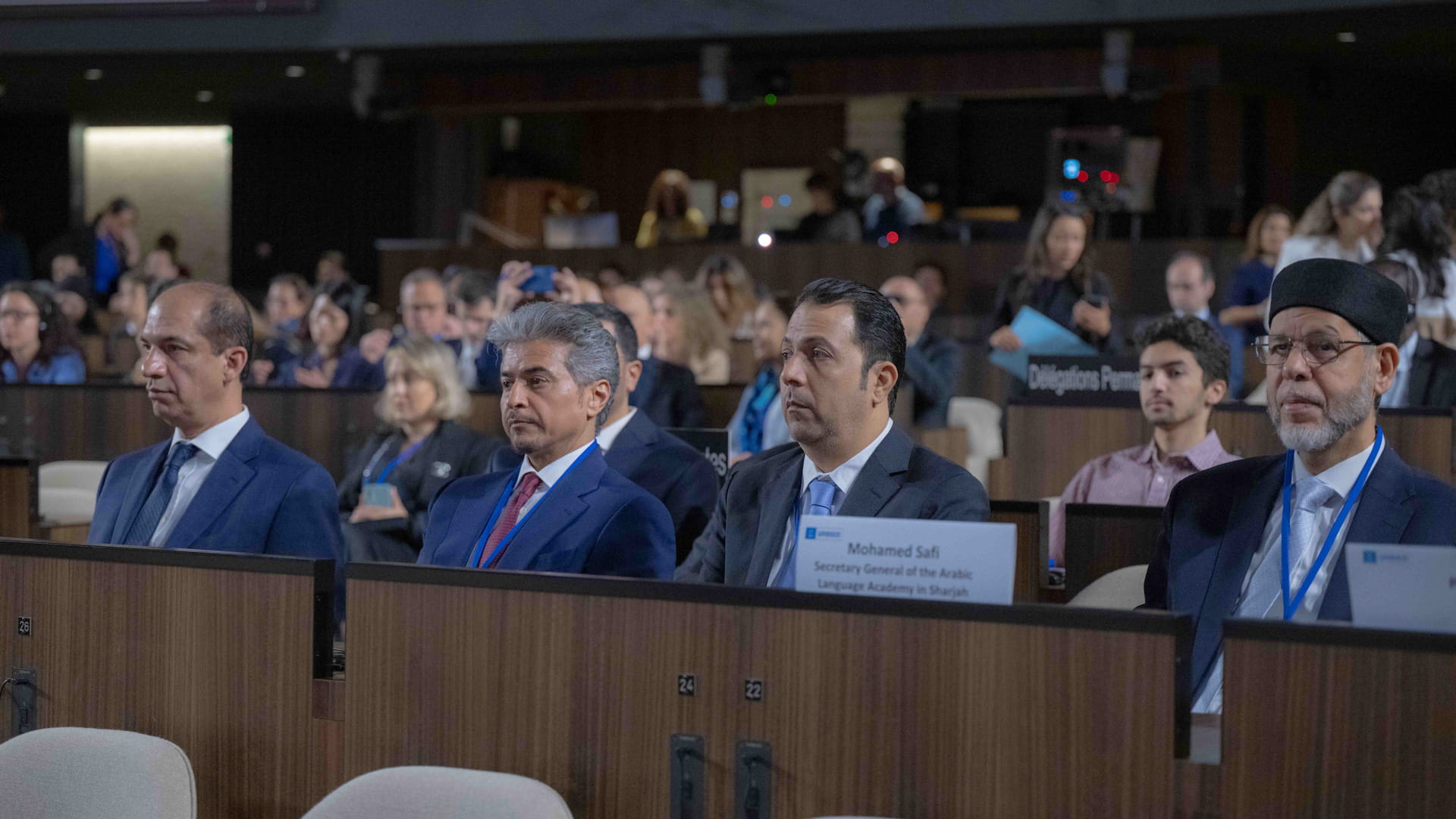 حاكم الشارقة يتسلم تكريم اليونسكو لإنجازه المعجم التاريخي للعربية