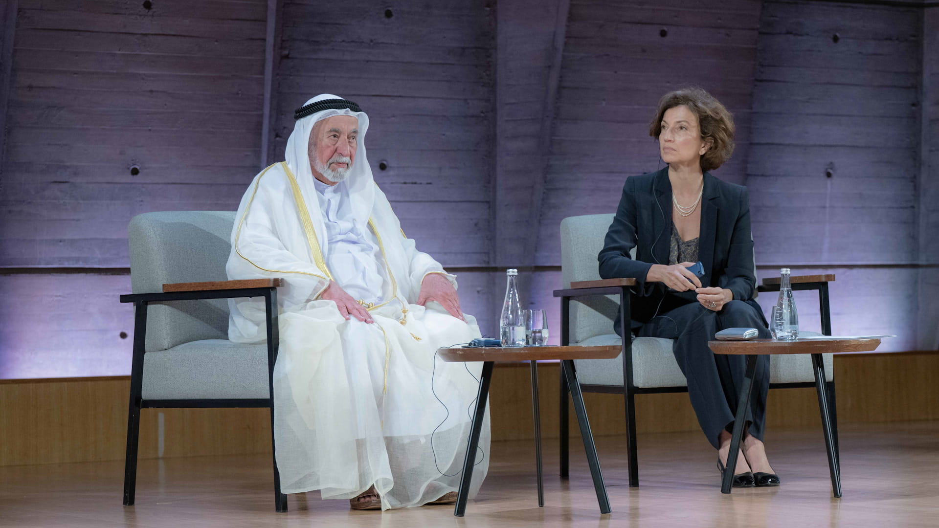 حاكم الشارقة يتسلم تكريم اليونسكو لإنجازه المعجم التاريخي للعربية 