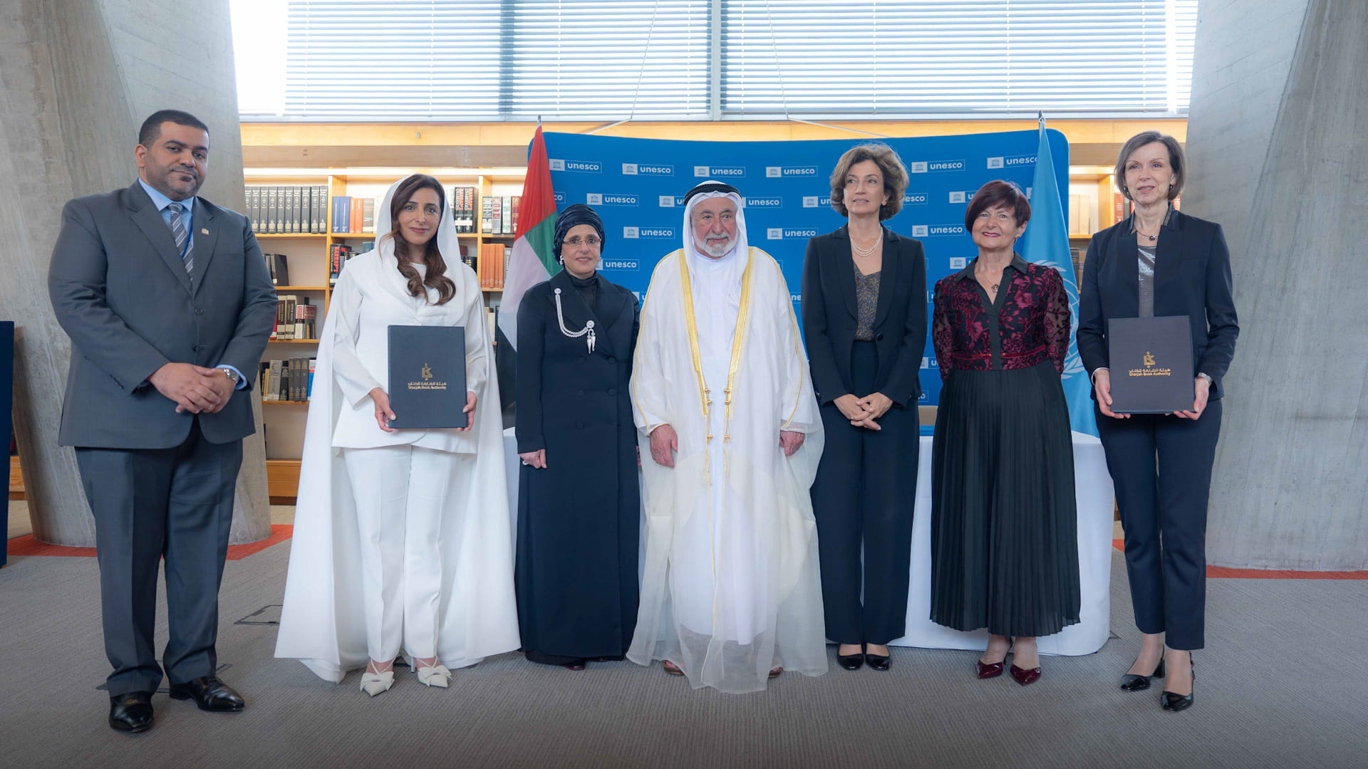 حاكم الشارقة يشهد توقيع اتفاقية لرقمنة أرشيف اليونسكو العالمي 