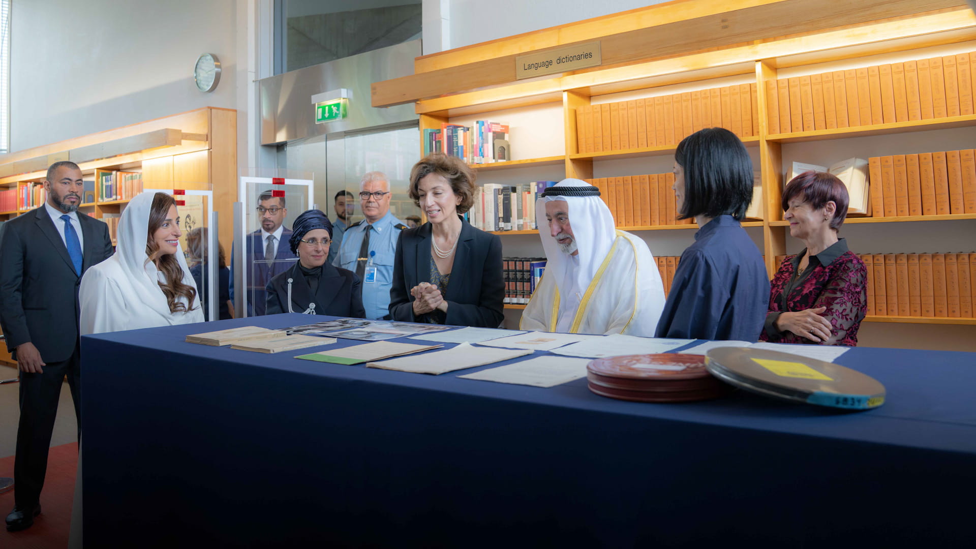 حاكم الشارقة يشهد توقيع اتفاقية لرقمنة أرشيف اليونسكو العالمي 