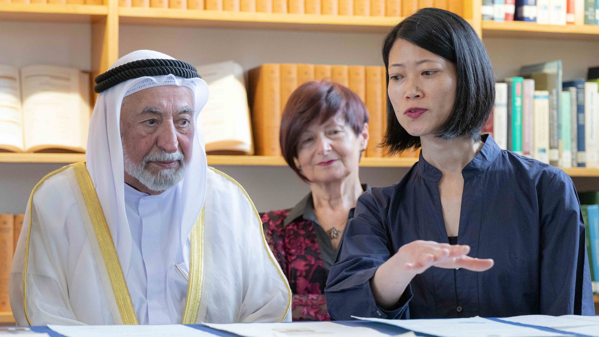 حاكم الشارقة يشهد توقيع اتفاقية لرقمنة أرشيف اليونسكو العالمي 