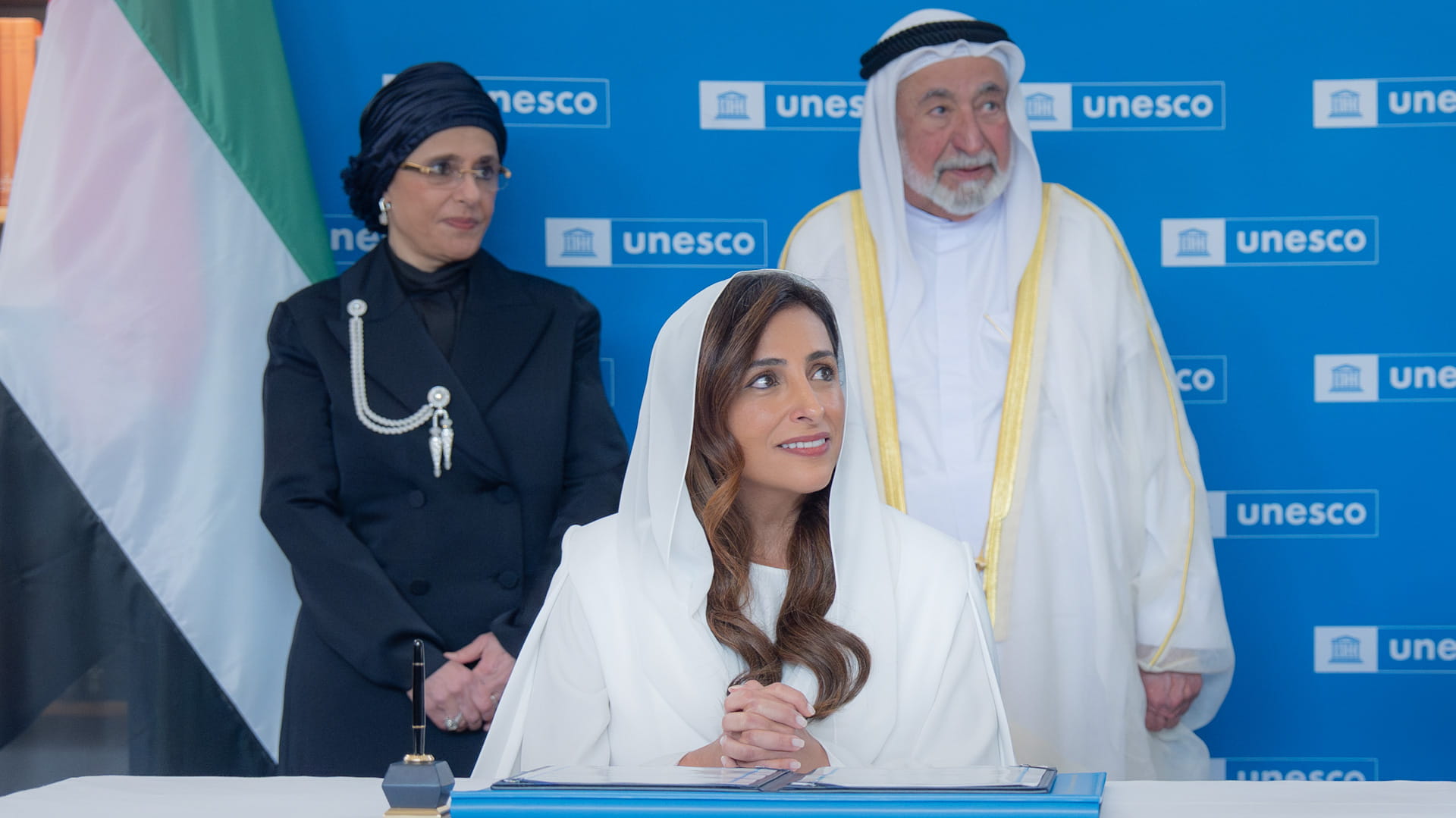 حاكم الشارقة يشهد توقيع اتفاقية لرقمنة أرشيف اليونسكو العالمي 