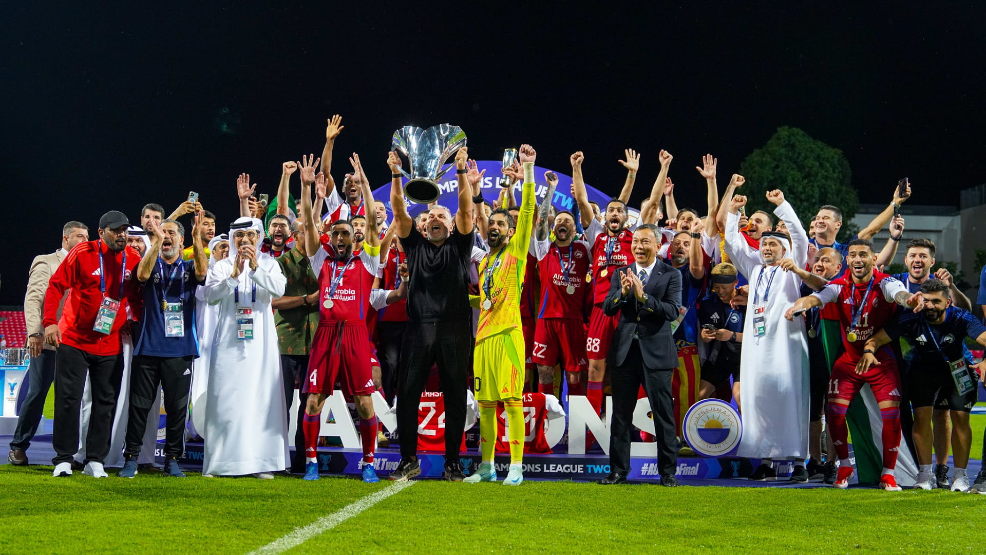 رئيس نادي الشارقة يشكر القيادة الرشيدة ويشيد بدور اتحاد كرة القدم