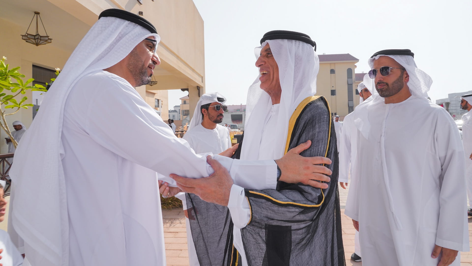 حاكم رأس الخيمة يحضر أفراح الجابر والسويدي في أبوظبي